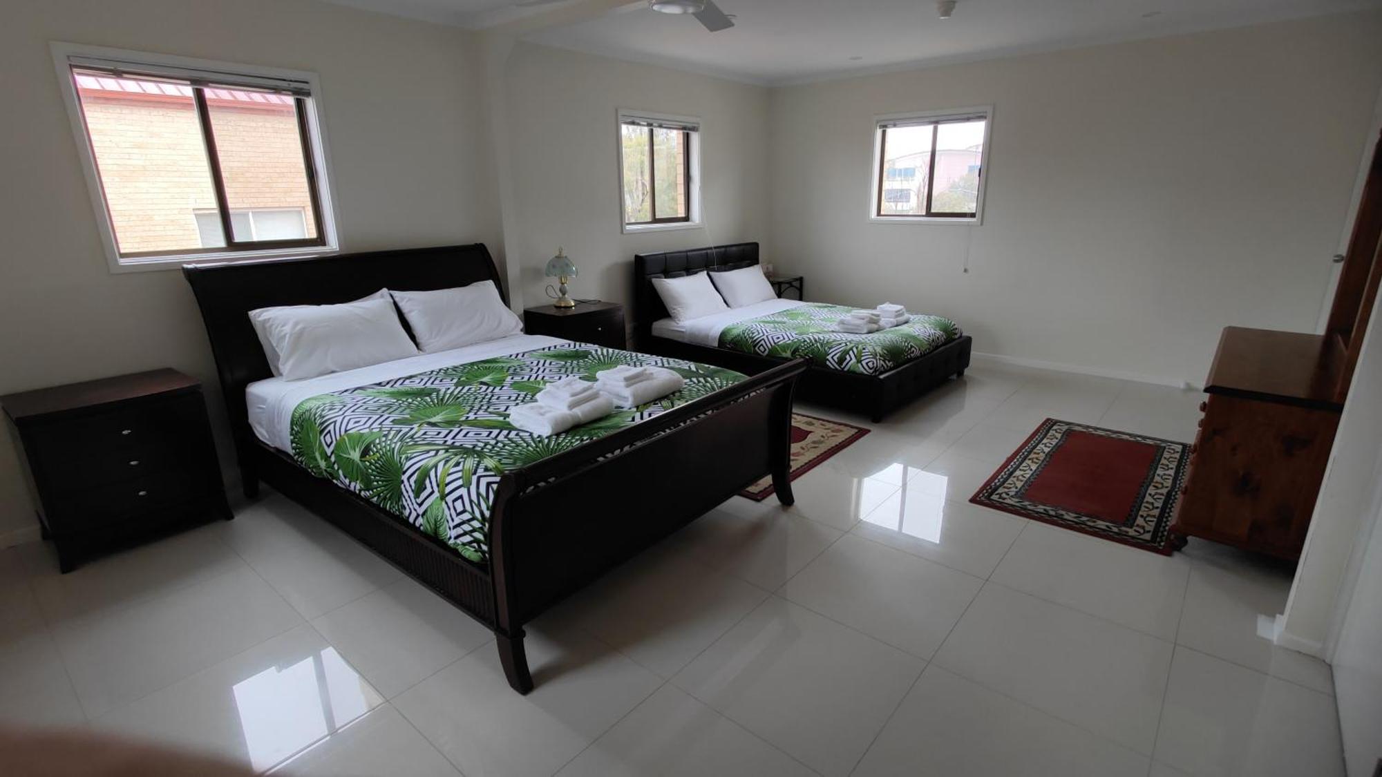 Apartment Tuggeranong Short #11c - Sleeps 8 *