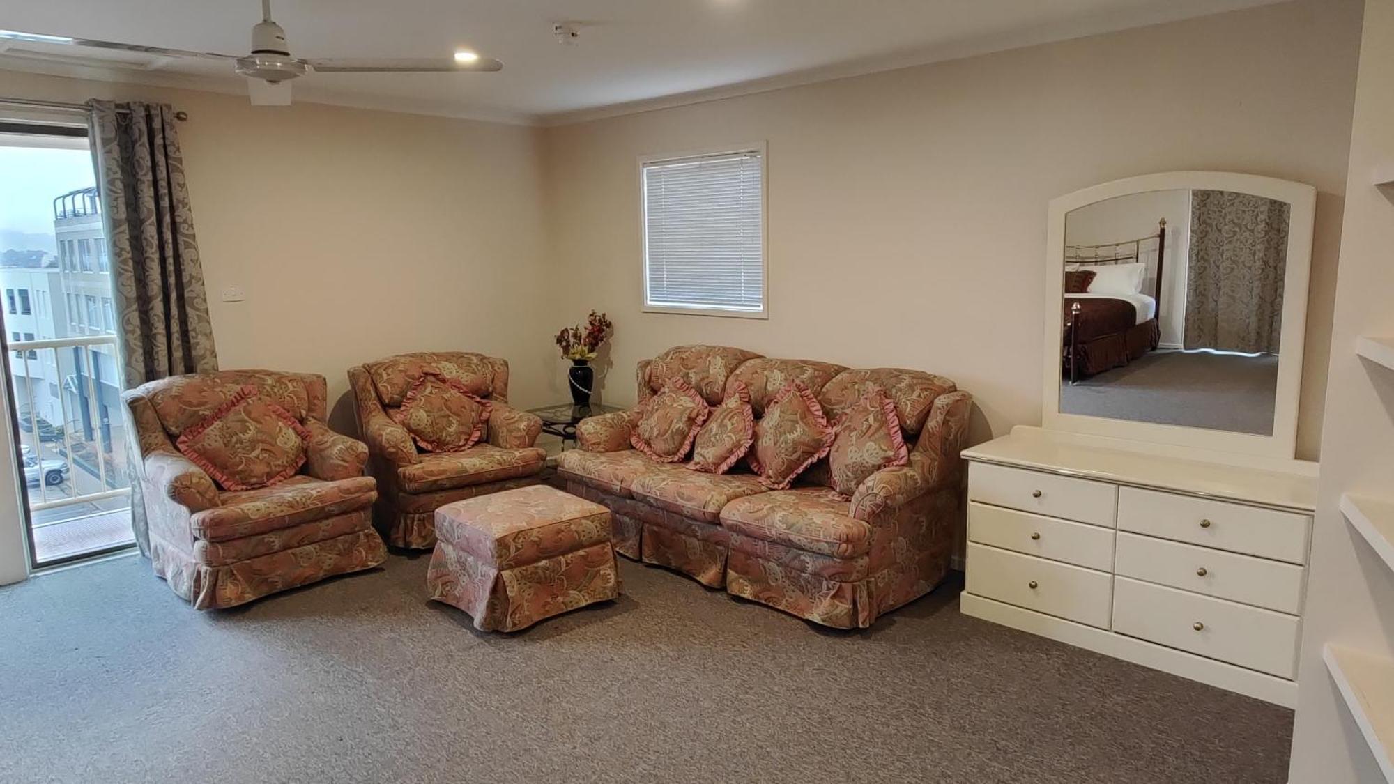 Tuggeranong Short #11c - Sleeps 8 Apartment Canberra