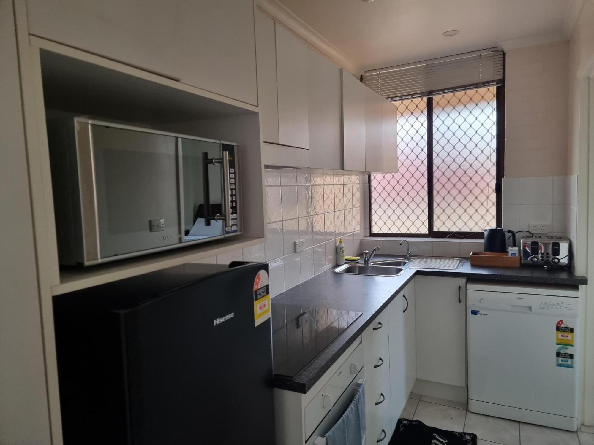 Tuggeranong Short #11c - Sleeps 8 Apartment