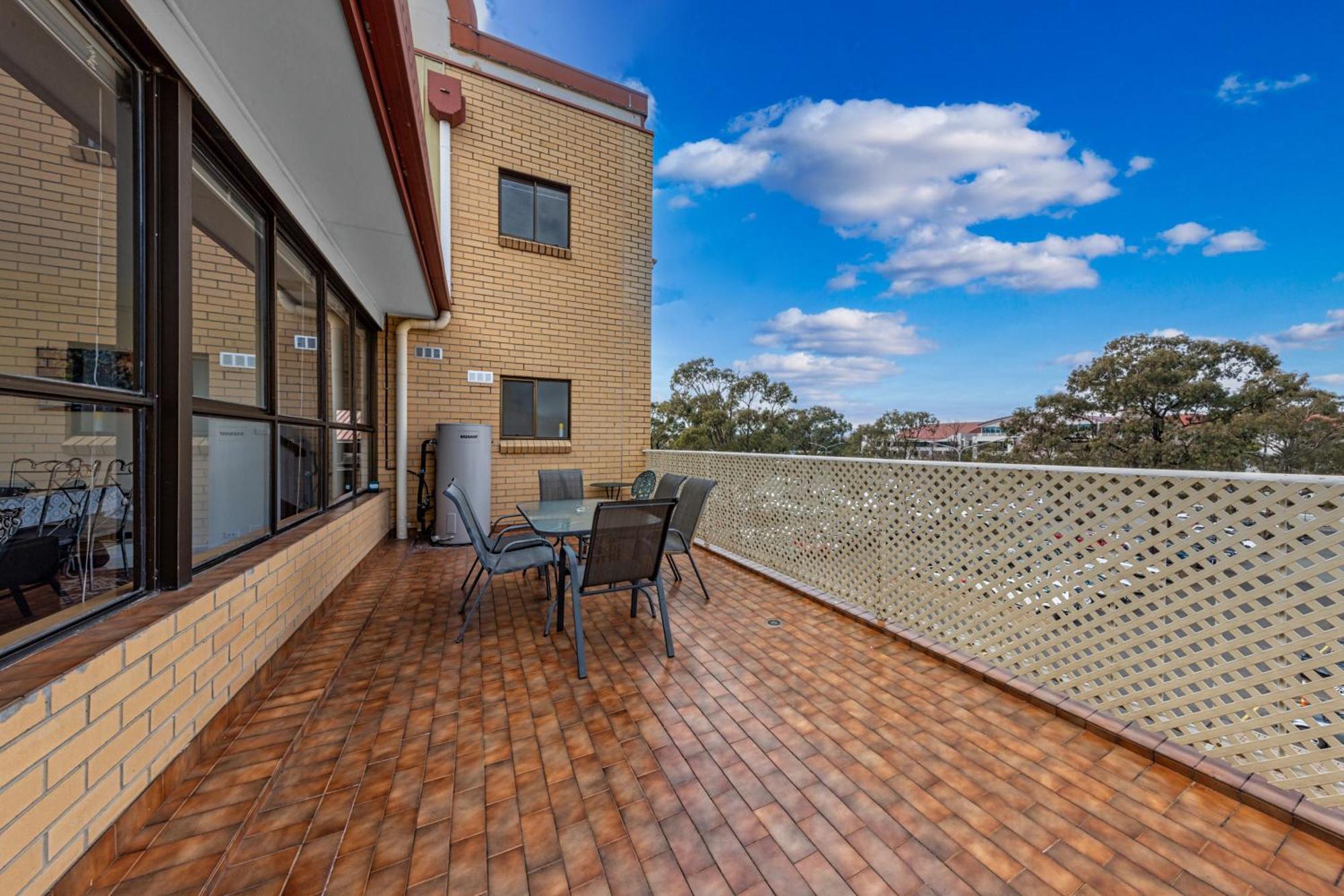 Tuggeranong Short #11c - Sleeps 8 Apartment *