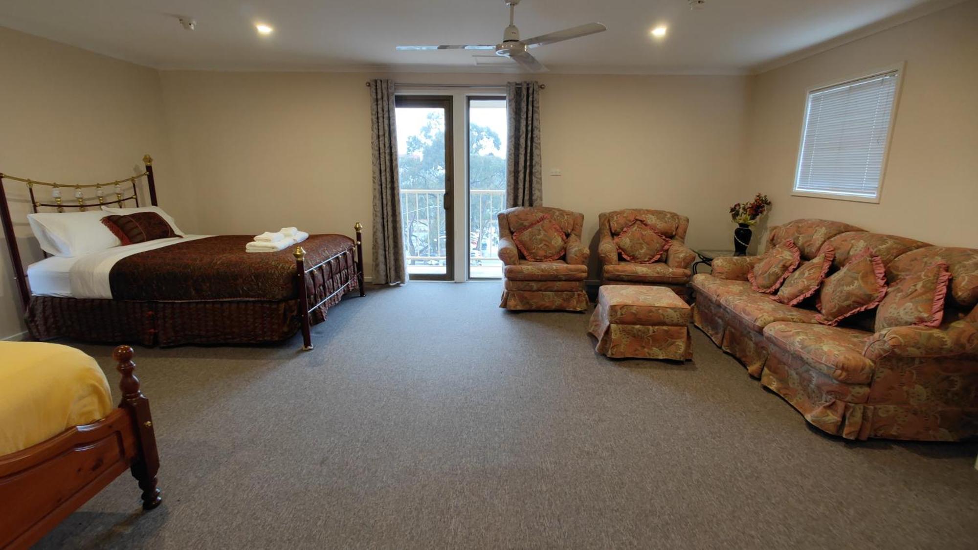 Tuggeranong Short #11c - Sleeps 8 Apartment Canberra