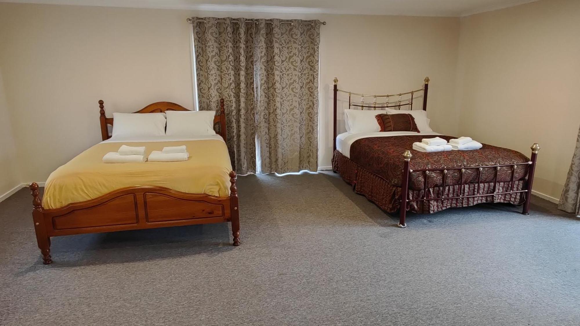 Tuggeranong Short #11c - Sleeps 8 * Canberra