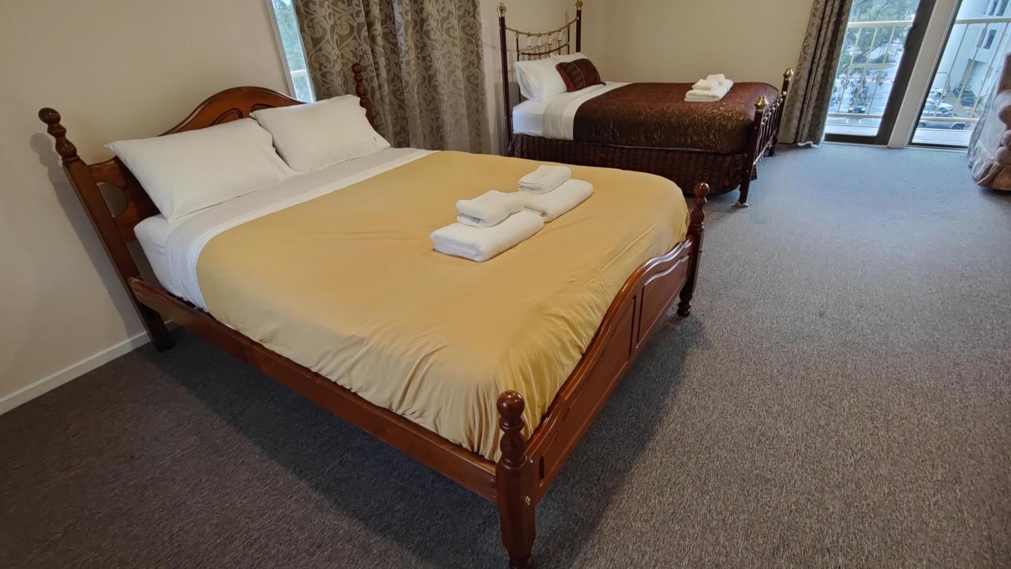 Tuggeranong Short #11c - Sleeps 8 *