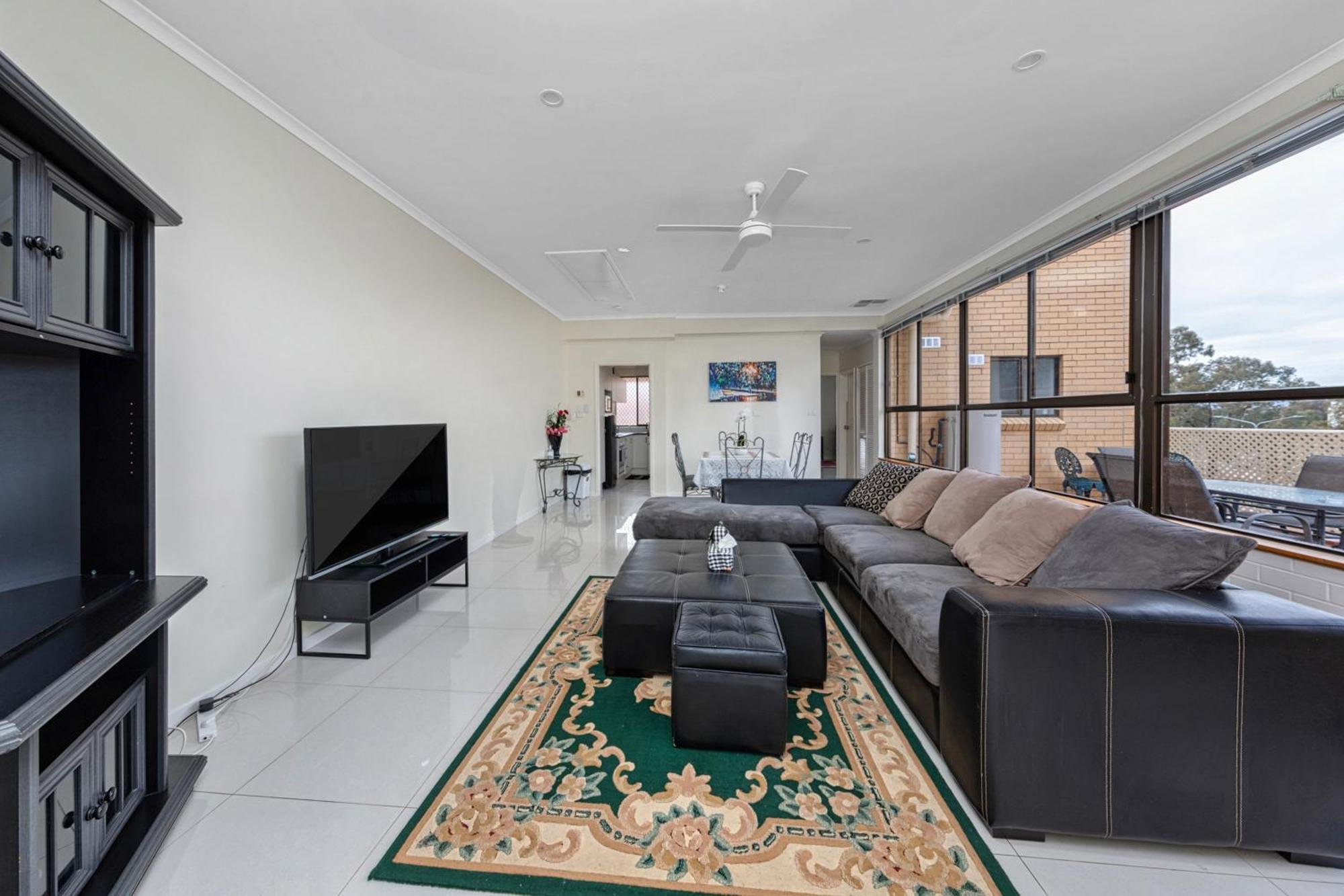 Tuggeranong Short #11c - Sleeps 8 Canberra