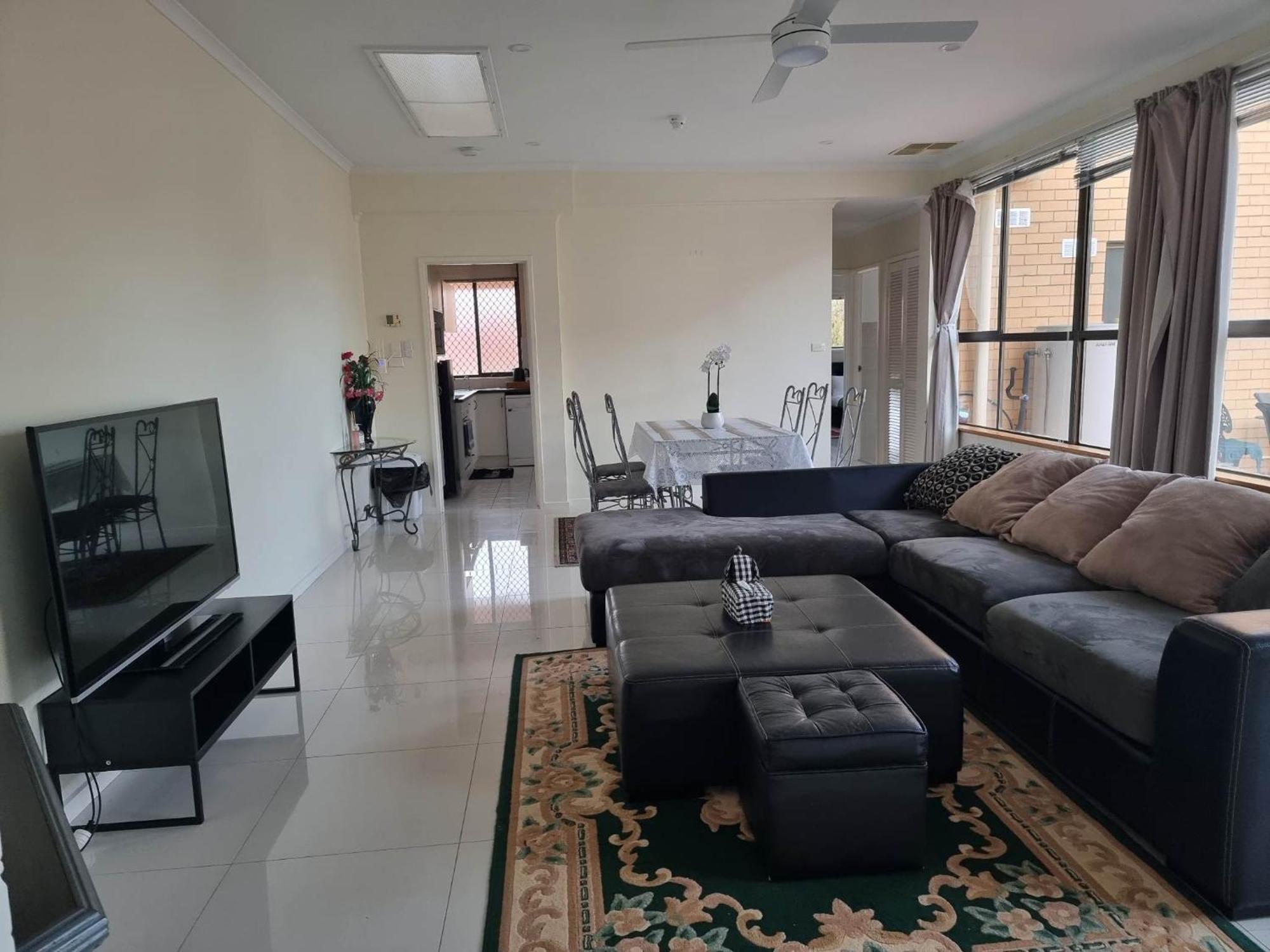 Tuggeranong Short #11c - Sleeps 8 Apartment *