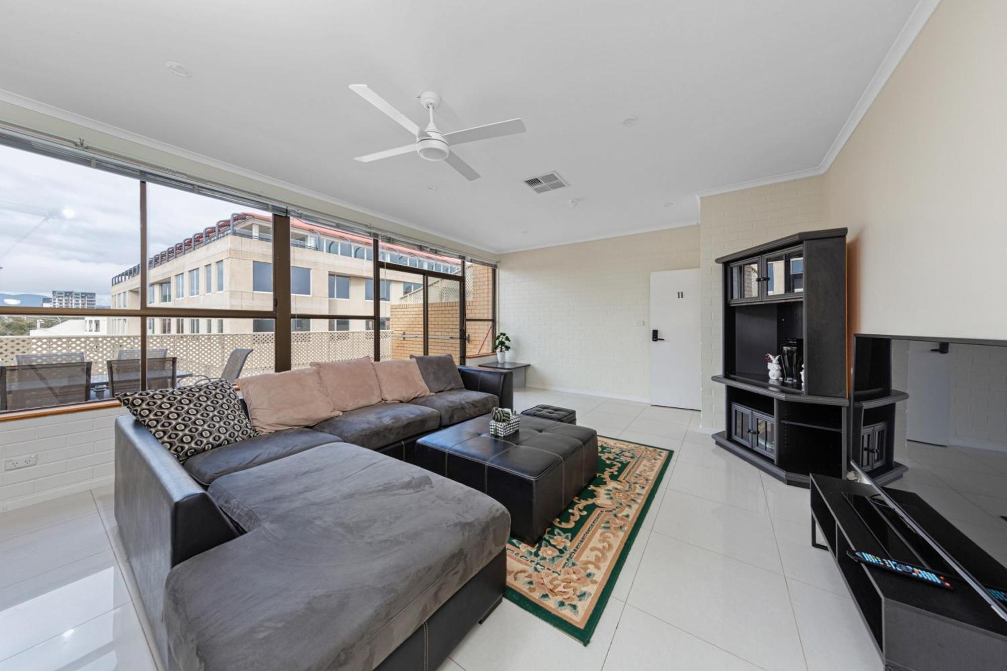 Tuggeranong Short #11c - Sleeps 8 *