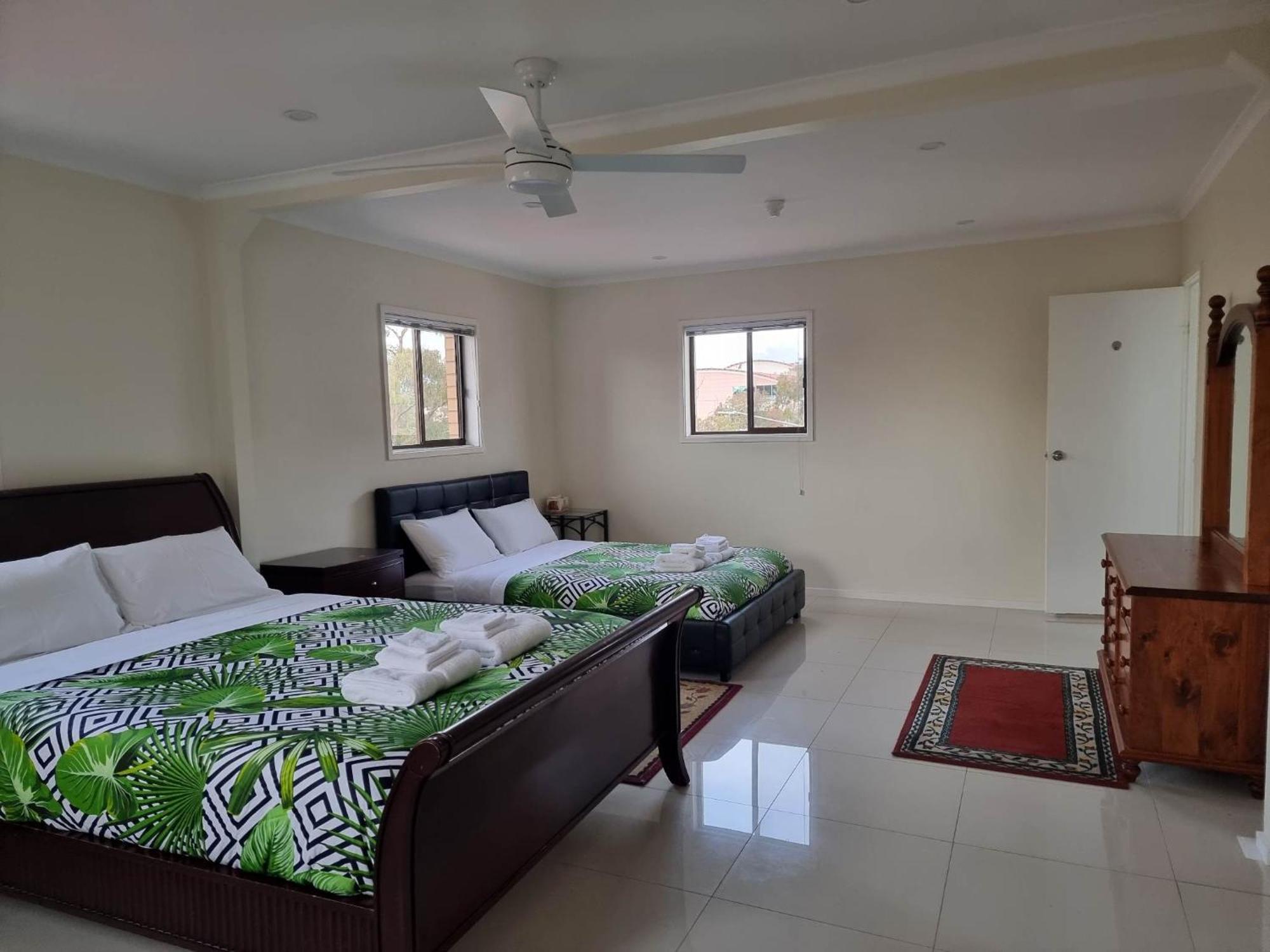 Tuggeranong Short #11c - Sleeps 8 Canberra