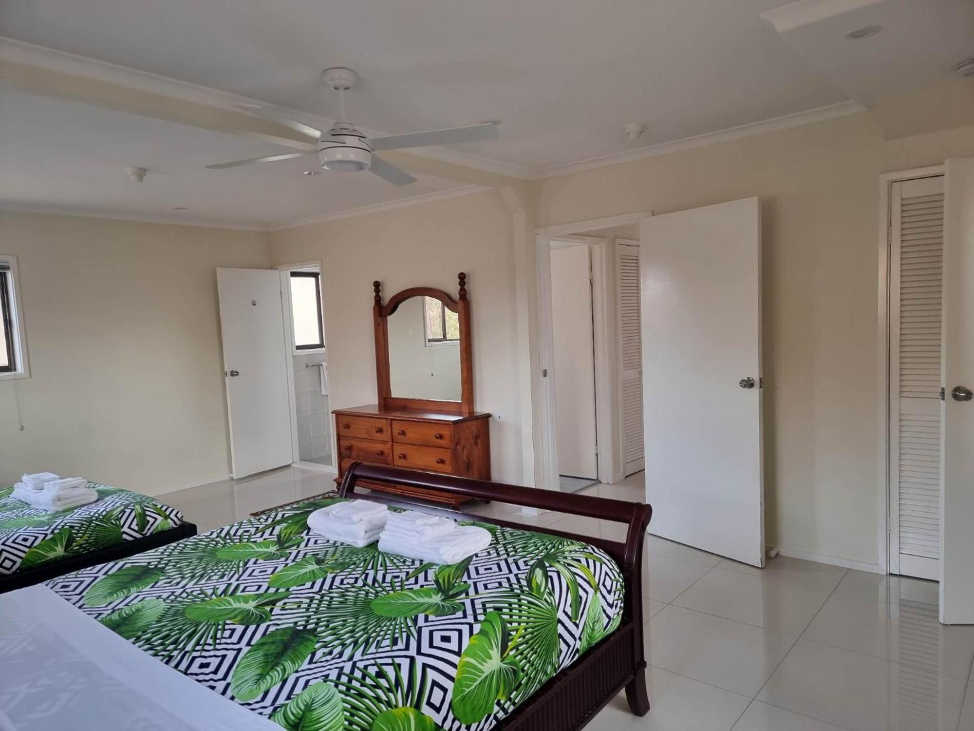 Apartment Tuggeranong Short #11c - Sleeps 8 *