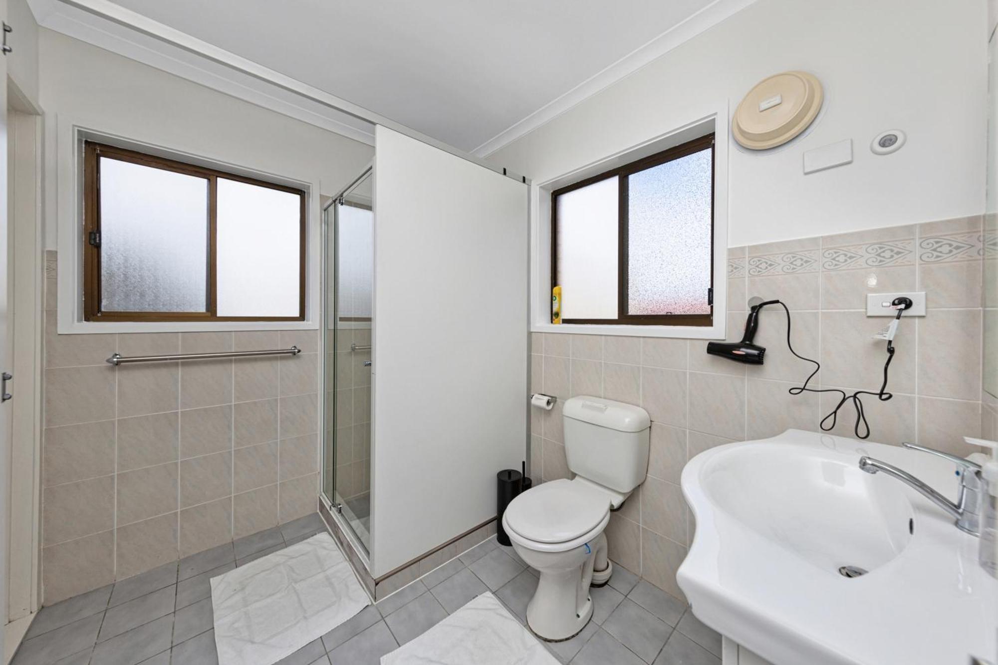 Apartment Tuggeranong Short #11c - Sleeps 8 Canberra