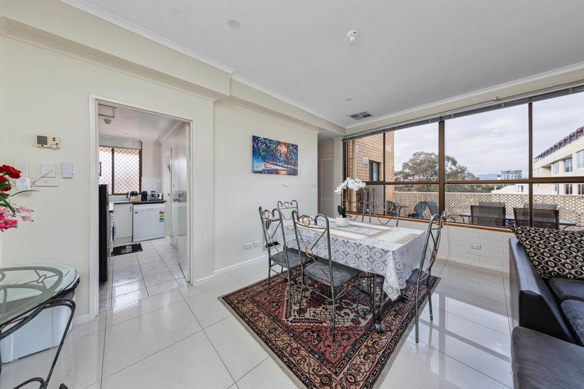 Tuggeranong Short #11c - Sleeps 8