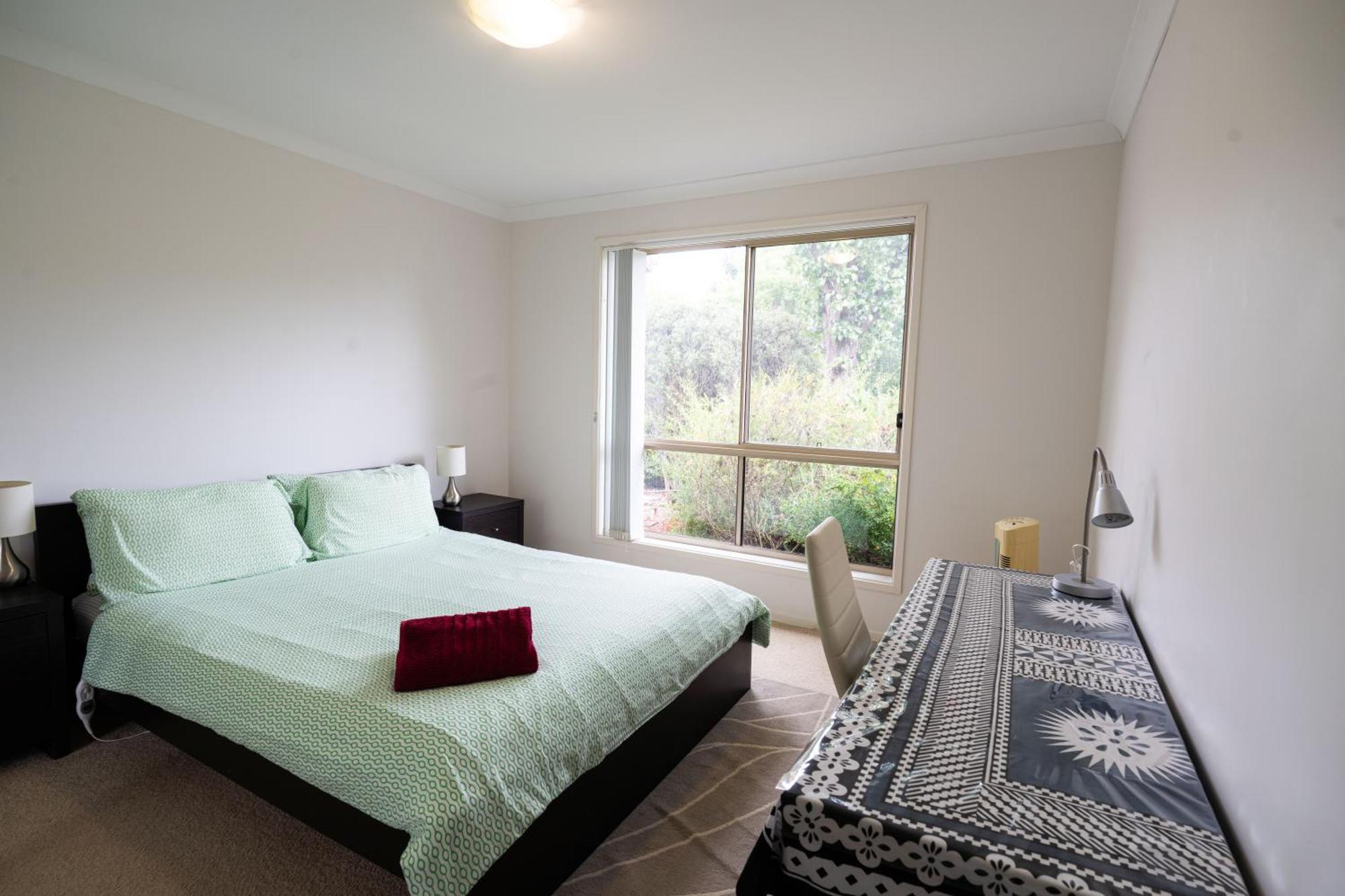 Entire 2br Sunny House @franklin, Canberra