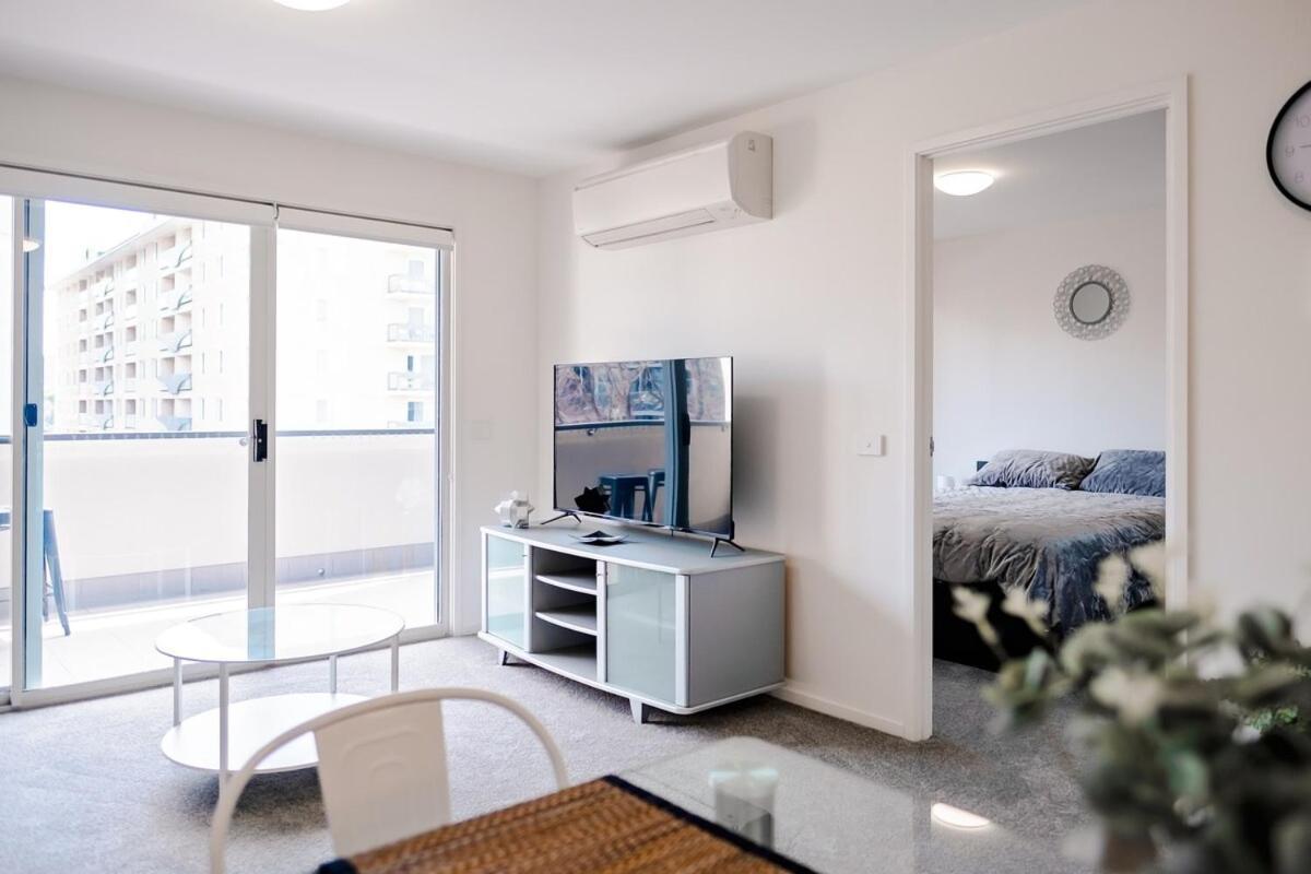 1 Bedroom In Braddon Apartment