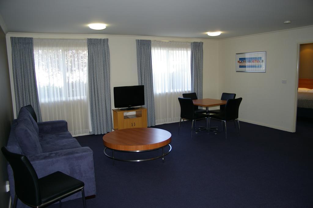 Hotel Ramada Encore By Wyndham Belconnen 4*