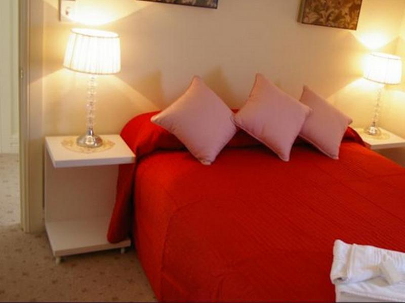 Deakin Apartment *