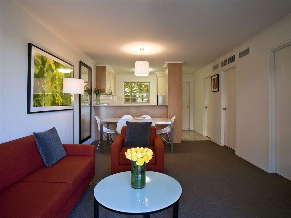 Adina Serviced Kingston Aparthotel
