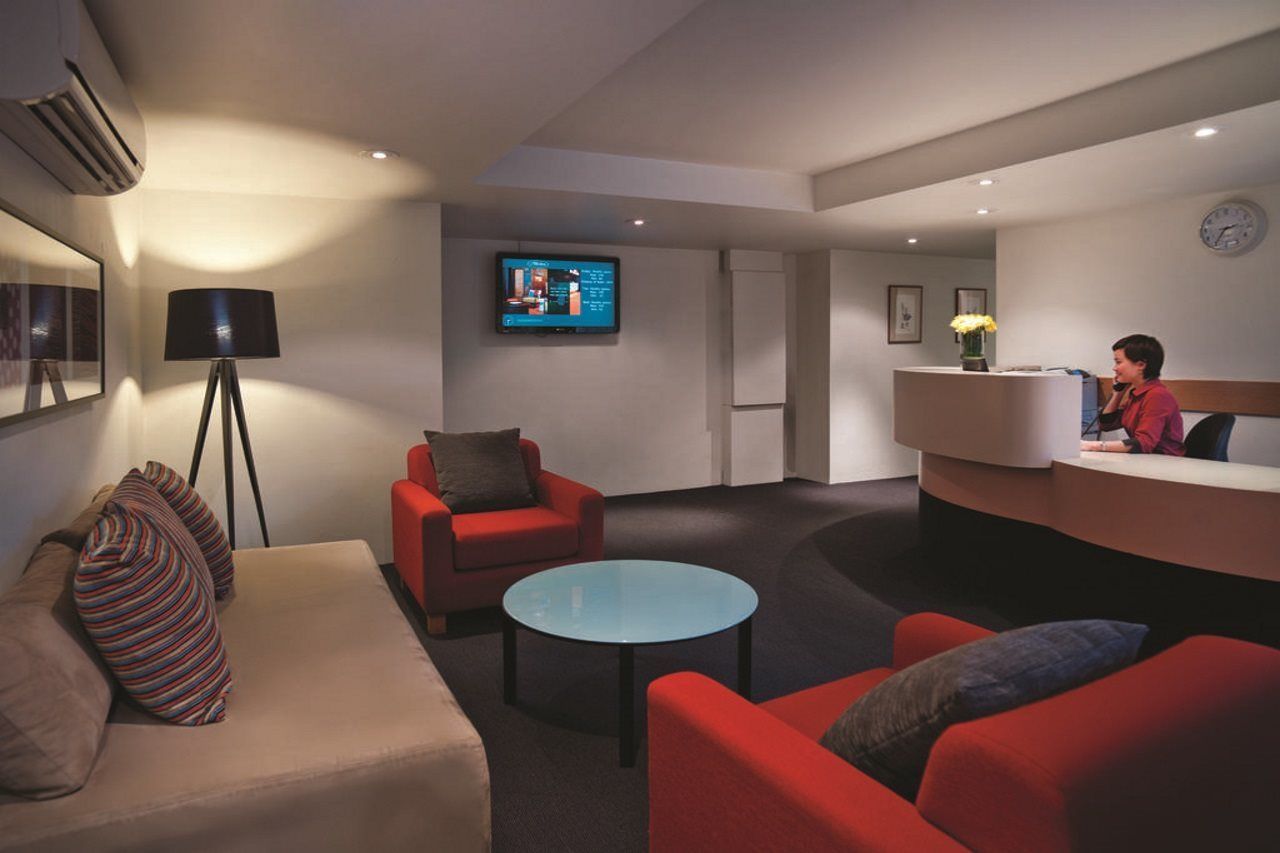 Aparthotel Adina Serviced Kingston 3*