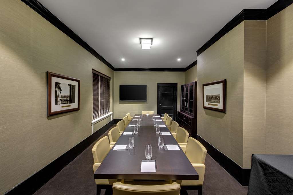 Kurrajong Hotel 4*
