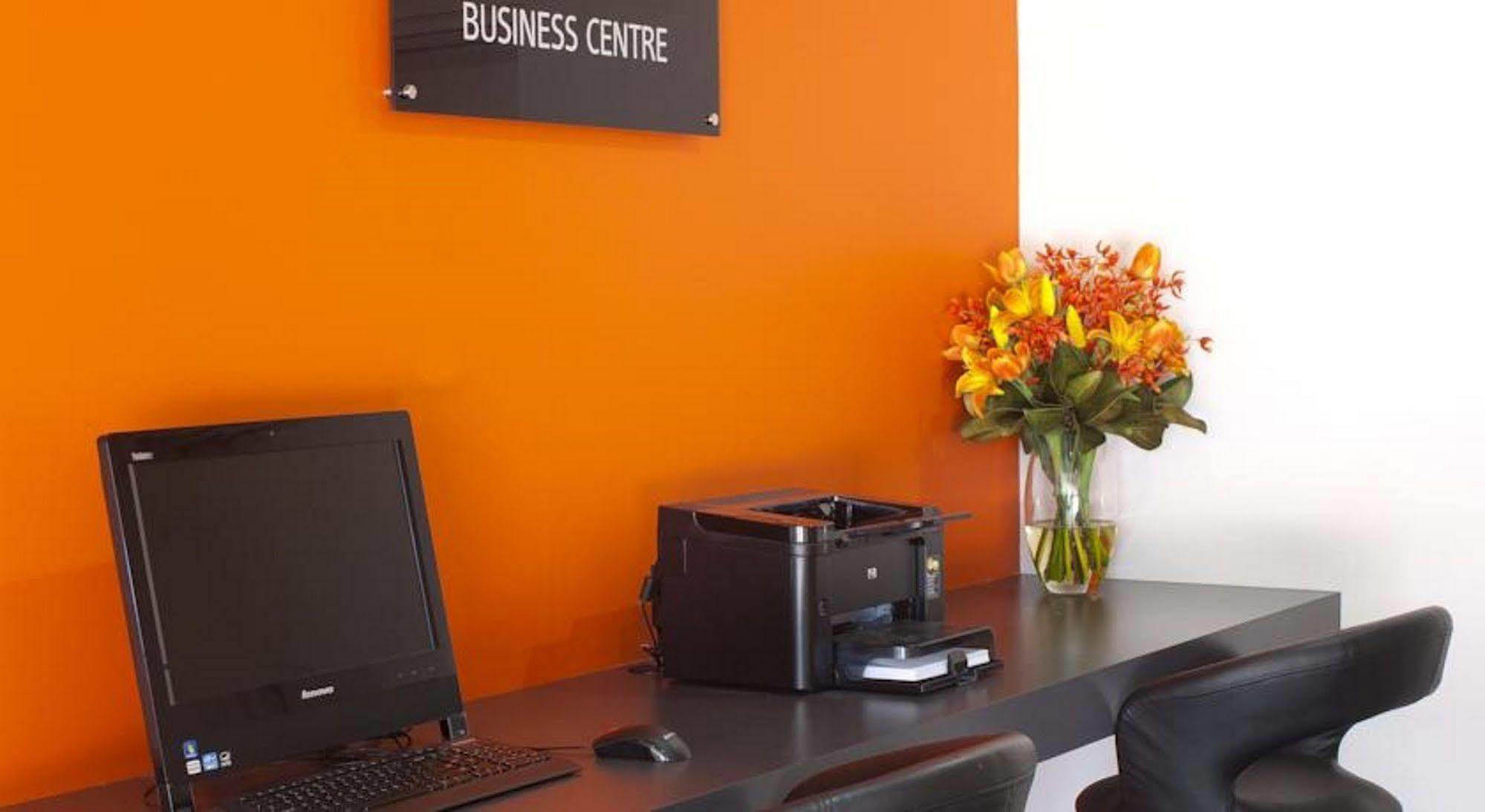 Abode Tuggeranong Aparthotel 4*
