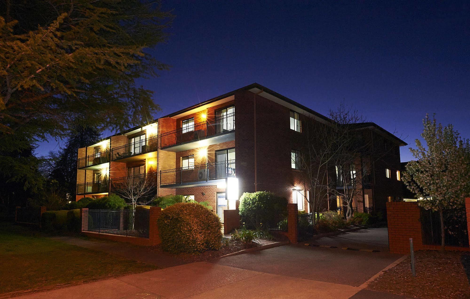 Oxley Court Serviced Aparthotel Camberra