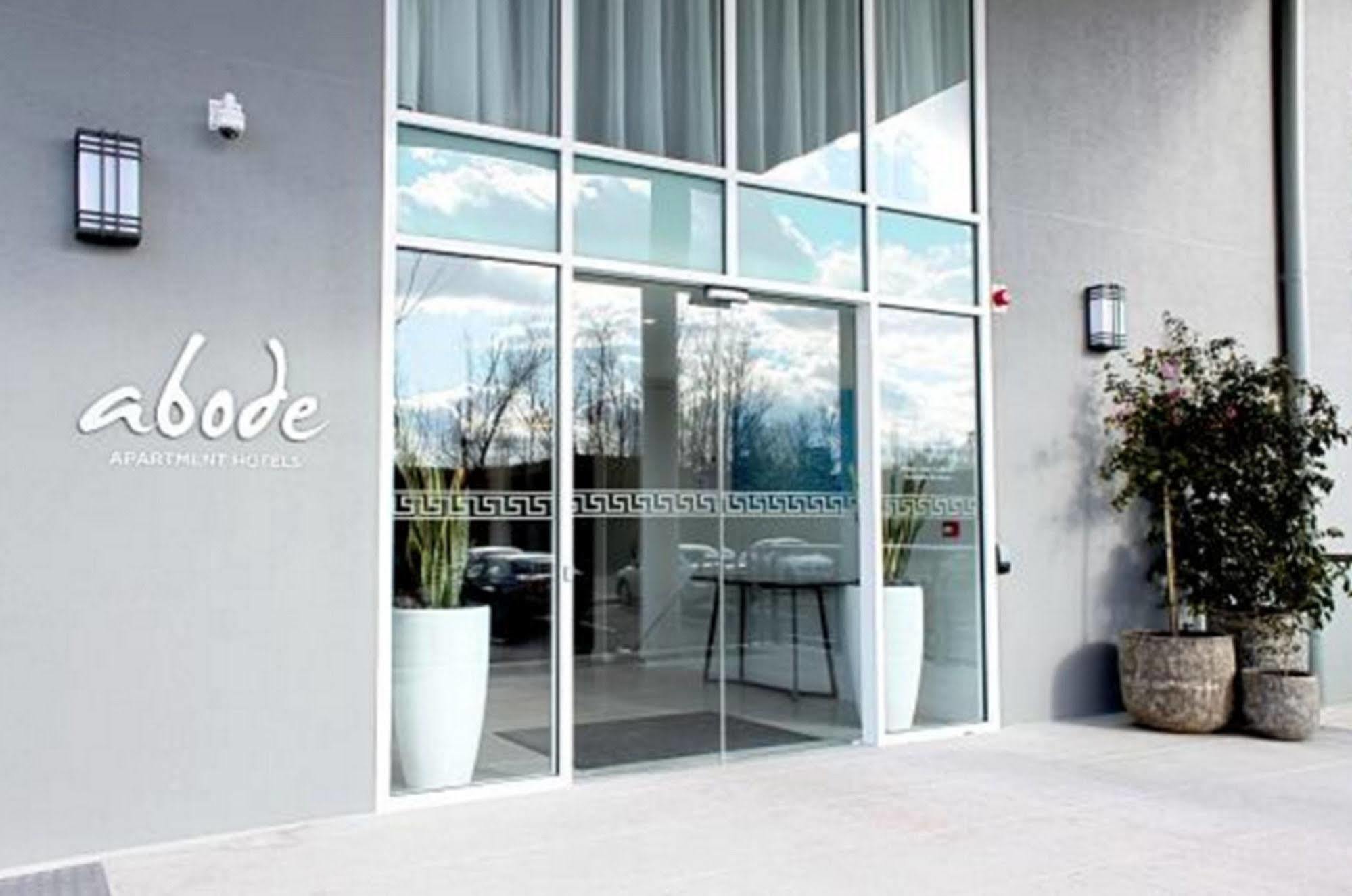 Hotel Abode Narrabundah