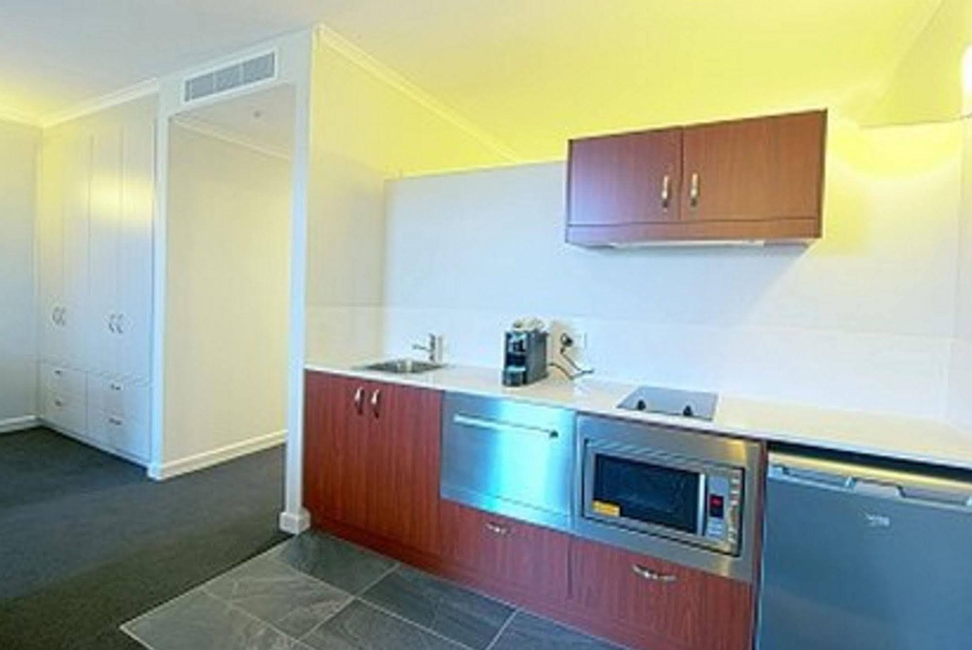 Abode Narrabundah Hotel Camberra