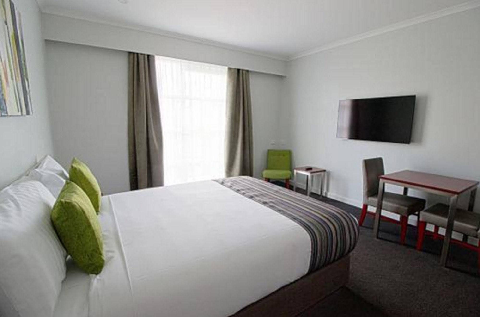 Abode Narrabundah Hotel Camberra