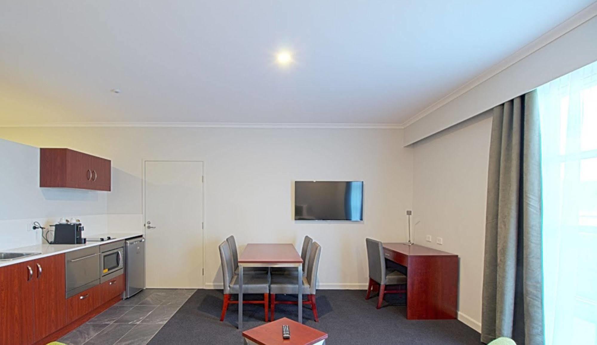 Abode Narrabundah Hotel 4*