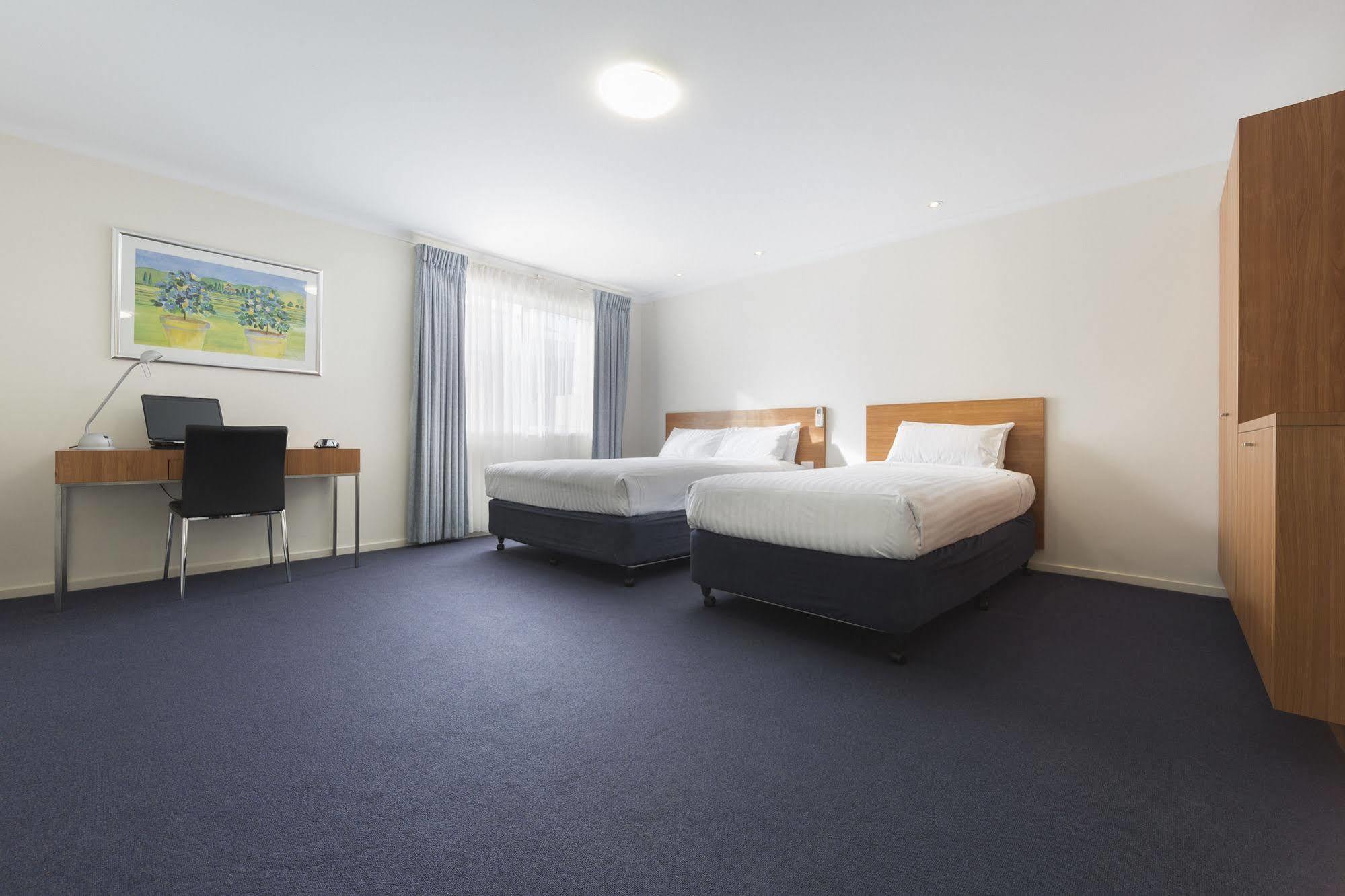 Ramada Encore By Wyndham Belconnen 4*