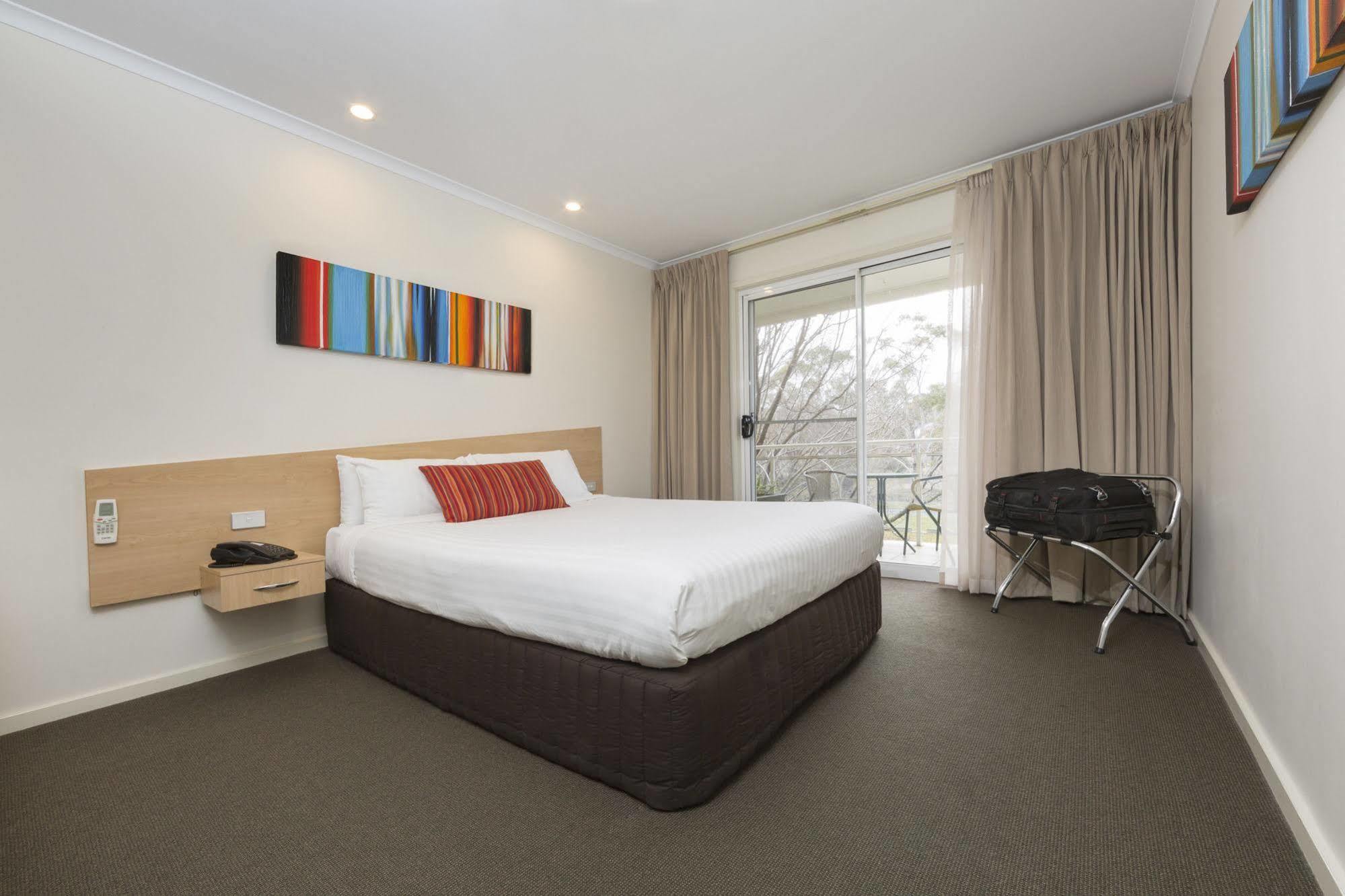 Ramada Encore By Wyndham Belconnen Hotel 4*