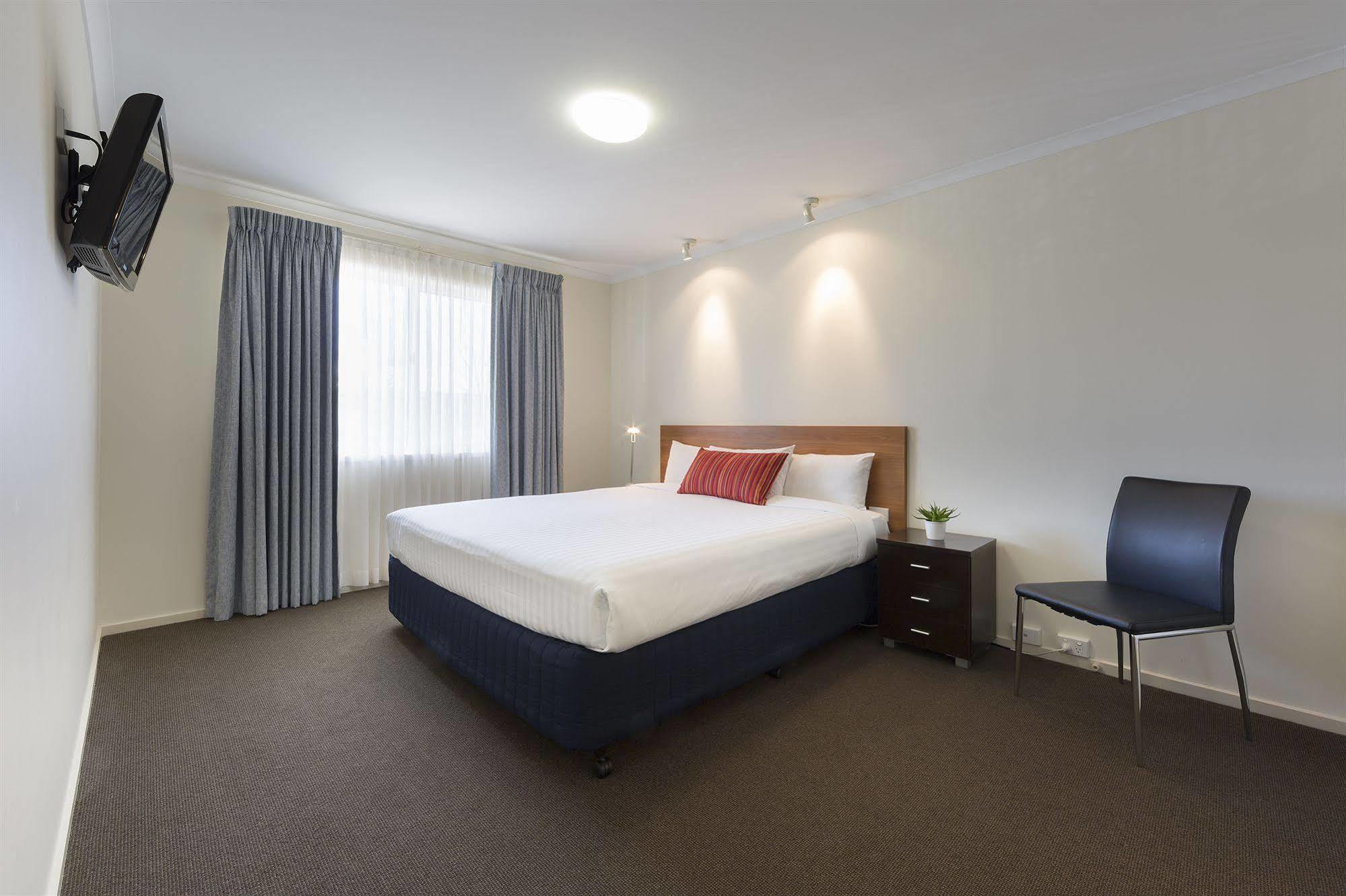 Ramada Encore By Wyndham Belconnen 4*