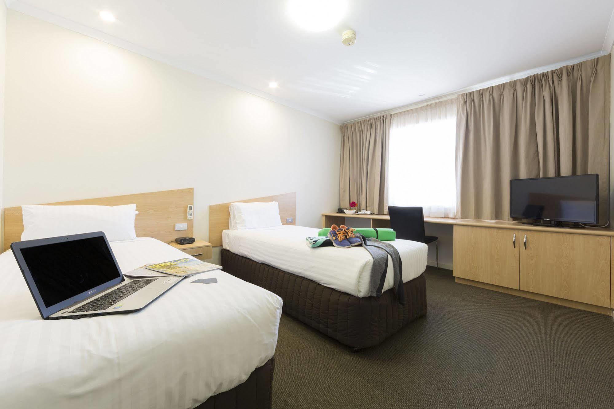 Ramada Encore By Wyndham Belconnen Hotel 4*
