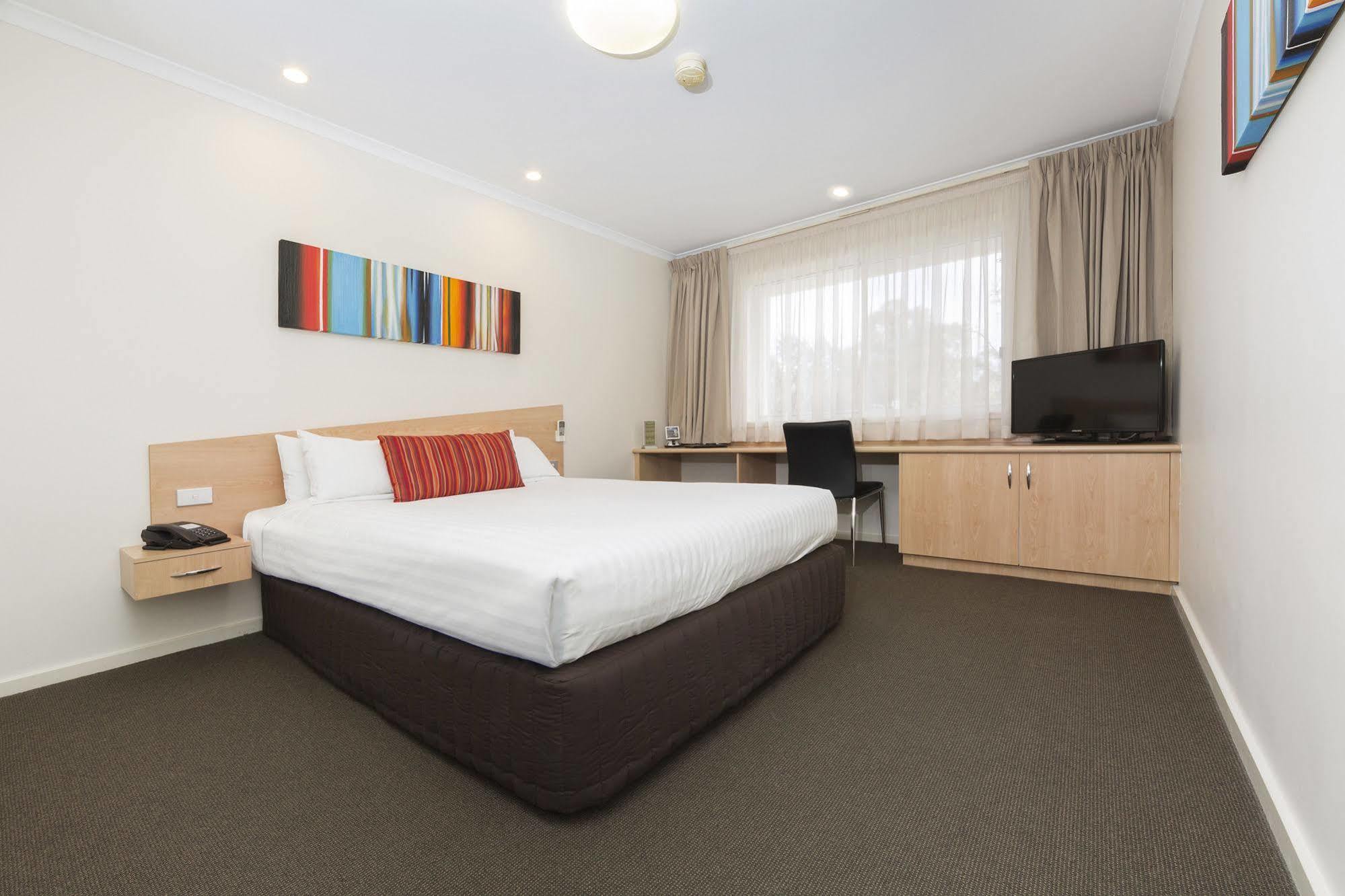 Ramada Encore By Wyndham Belconnen Hotel 4*