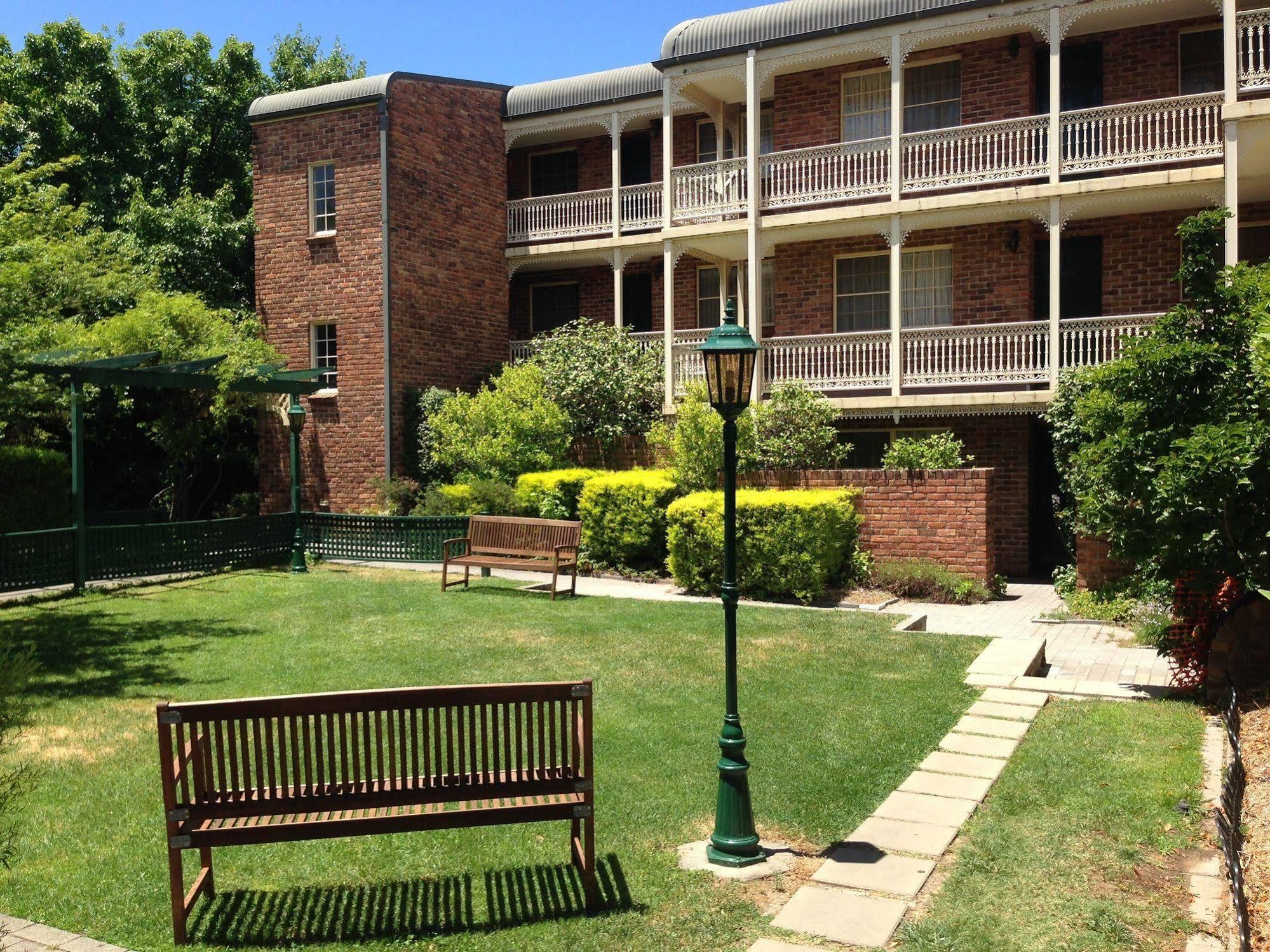 Adina Serviced Kingston Aparthotel