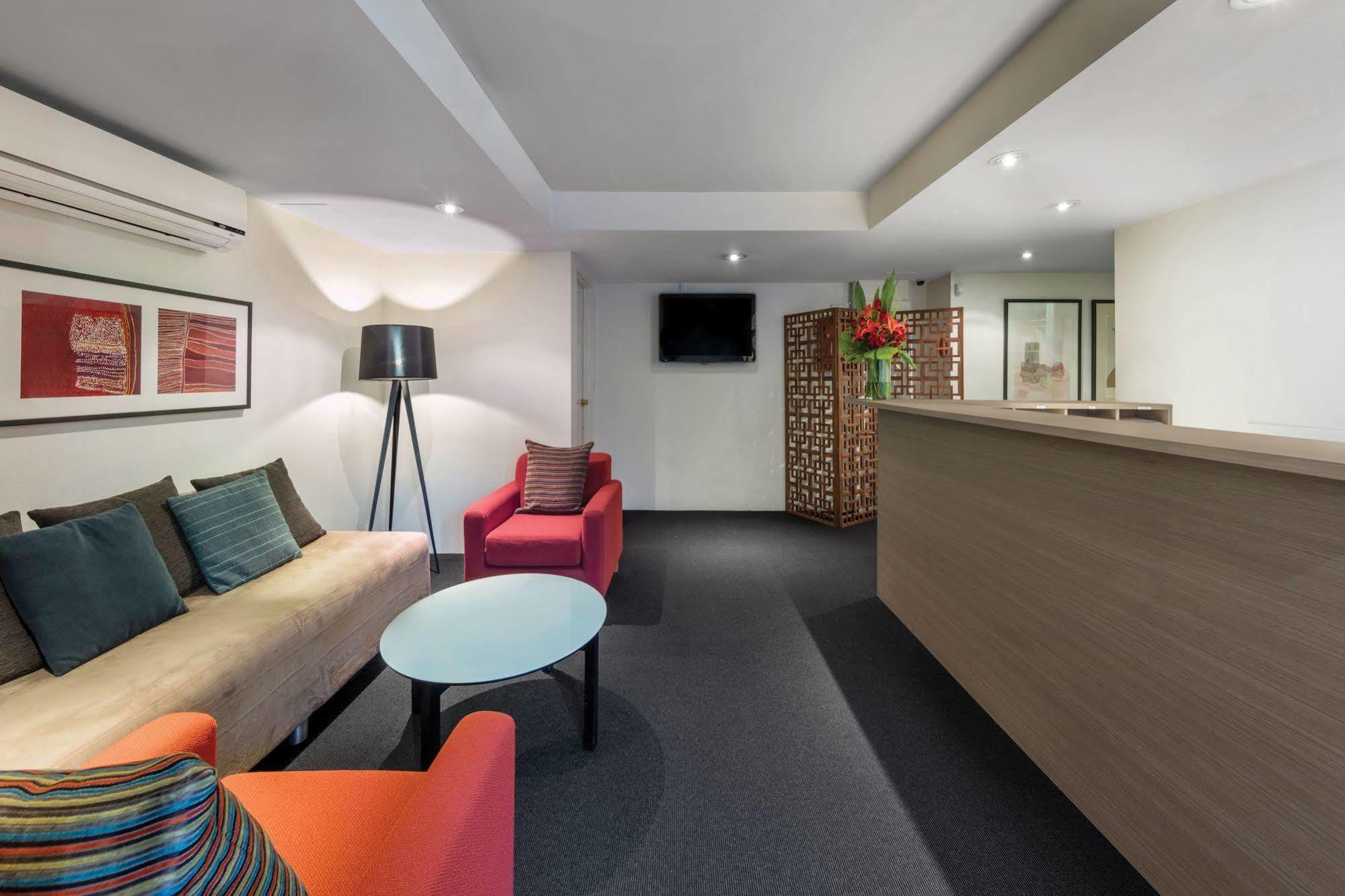 Adina Serviced Kingston Aparthotel 3*