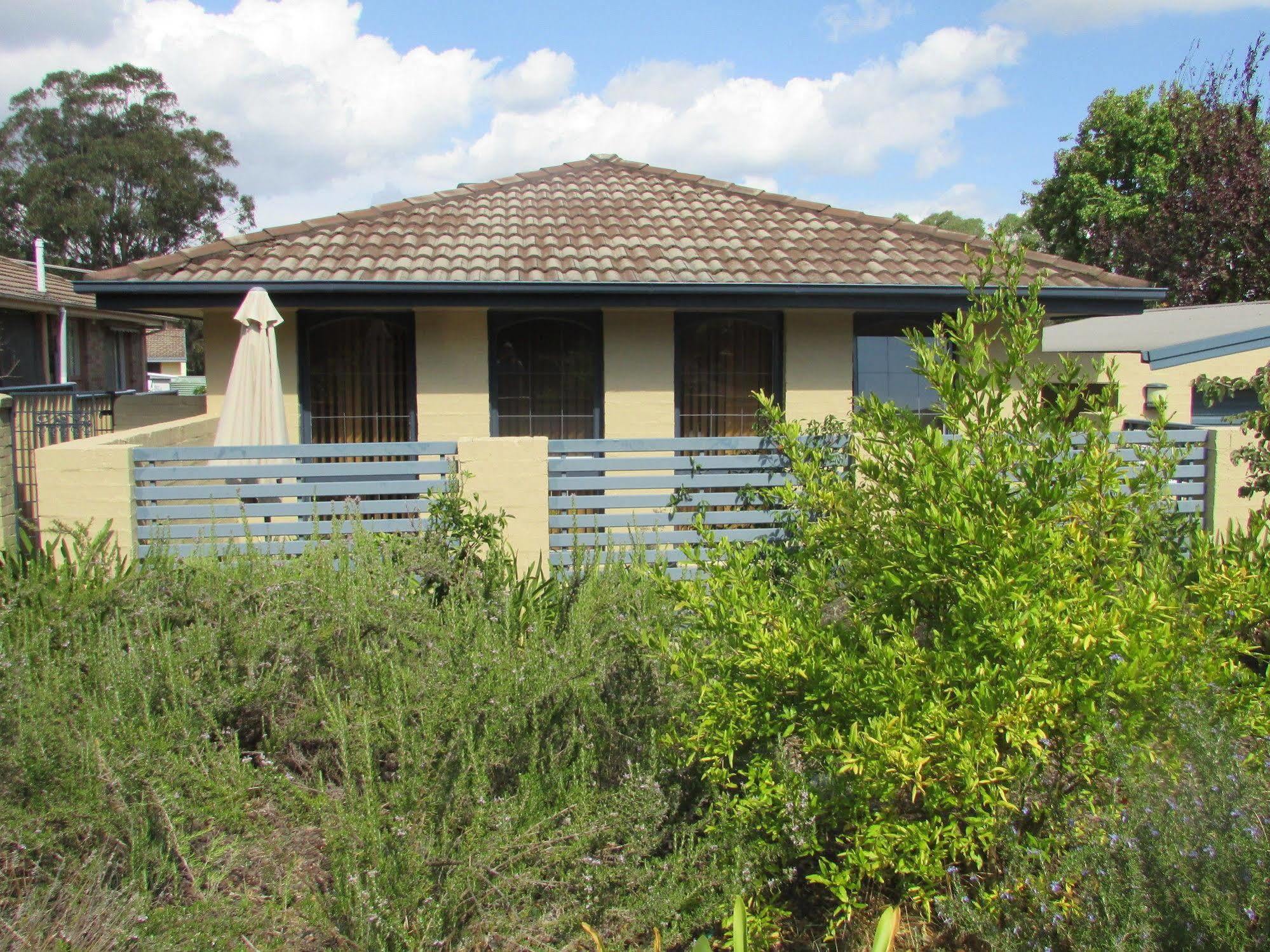 The Pommy Tree 4* Canberra