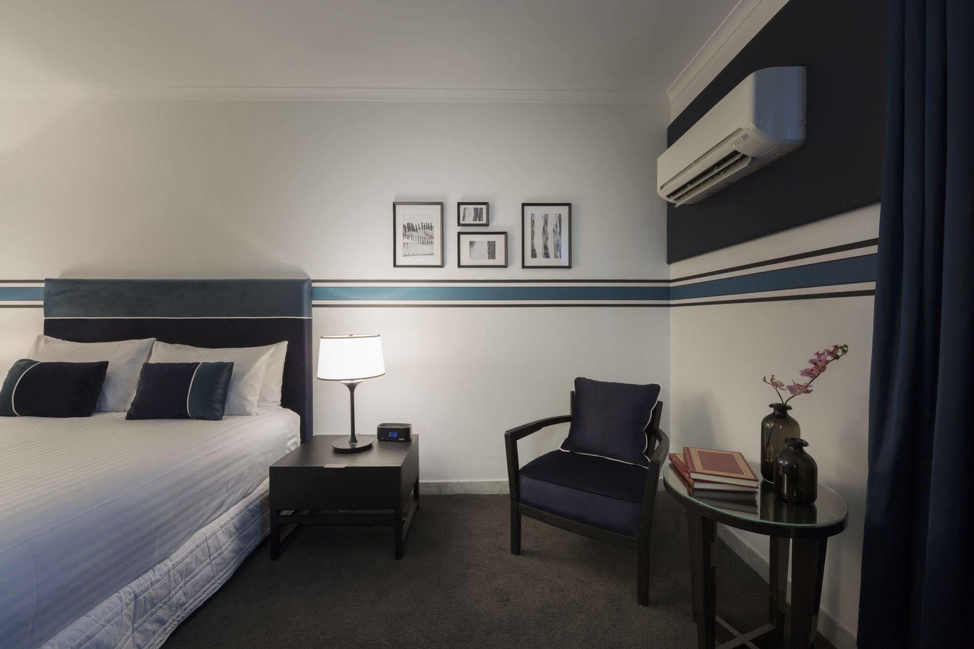 Ramada By Wyndham Diplomat 4*