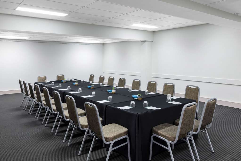 Aparthotel Adina Serviced Kingston