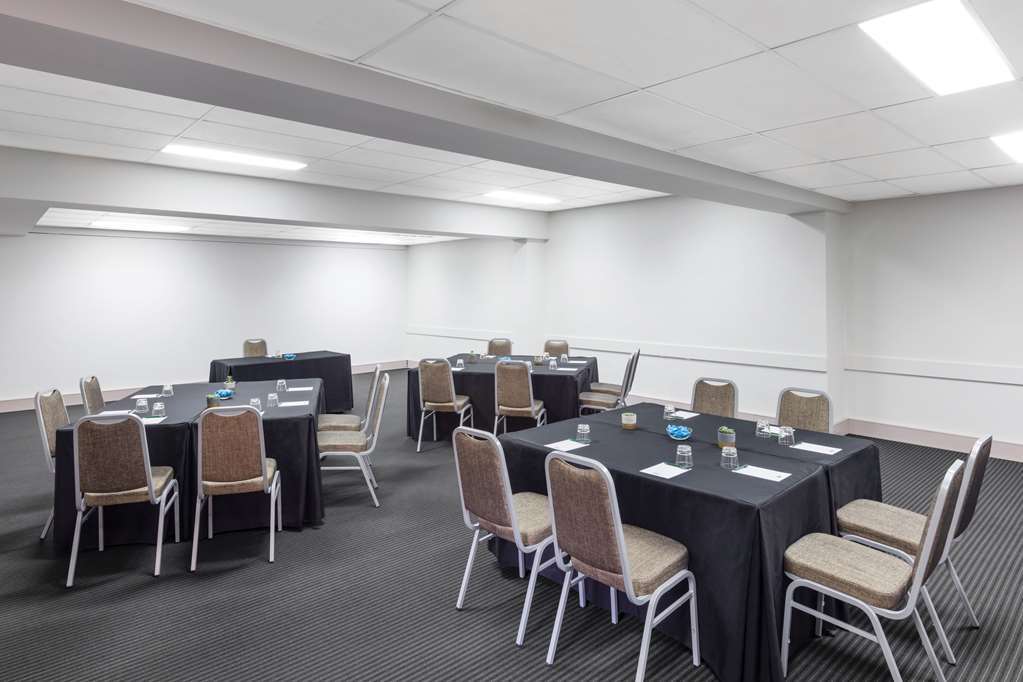 Adina Serviced Kingston Aparthotel