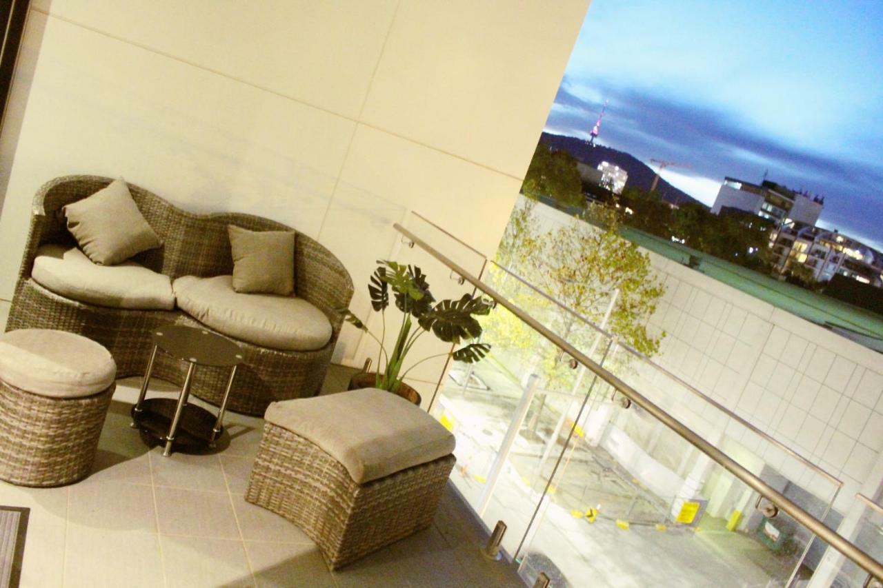 Perfectly Located Modern - Cbd Apartment Canberra