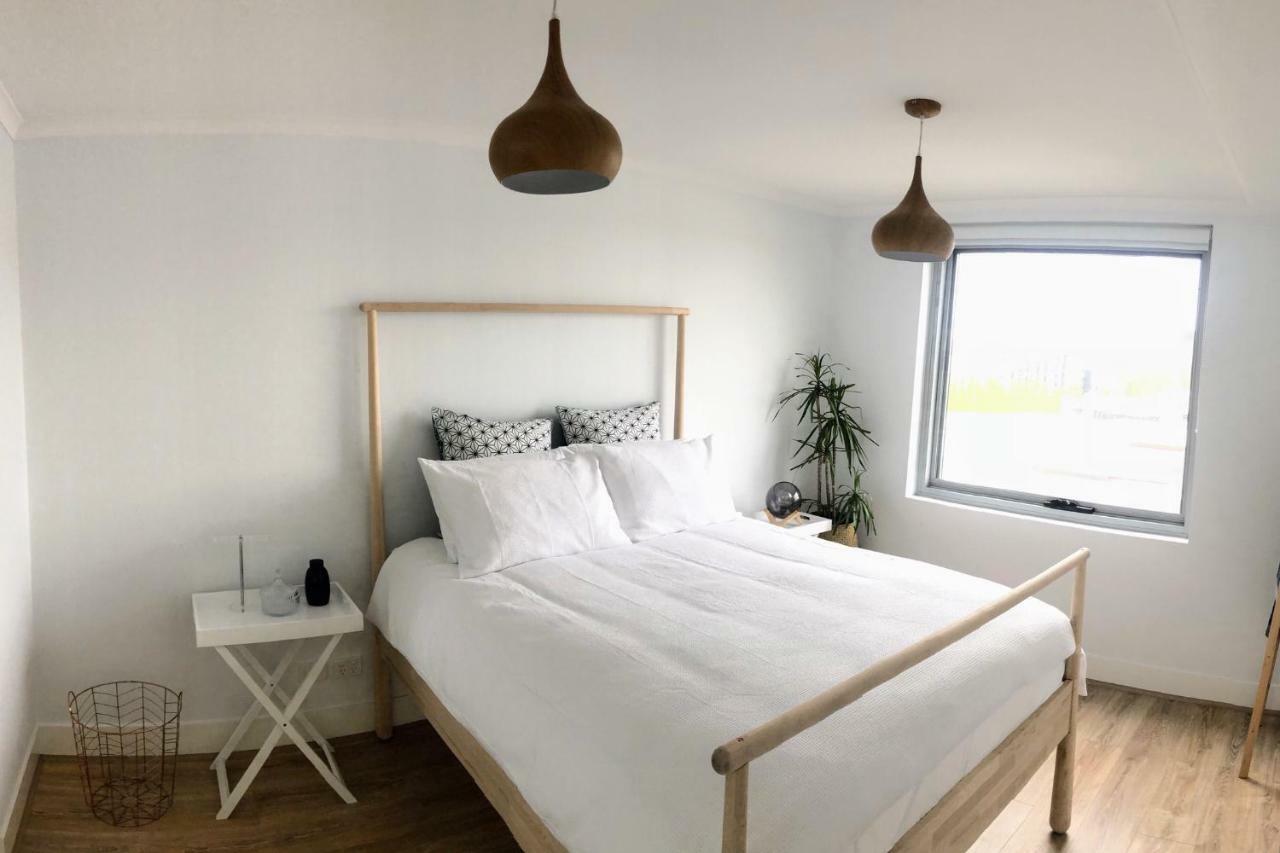 Staying Places - The Avenue * Camberra