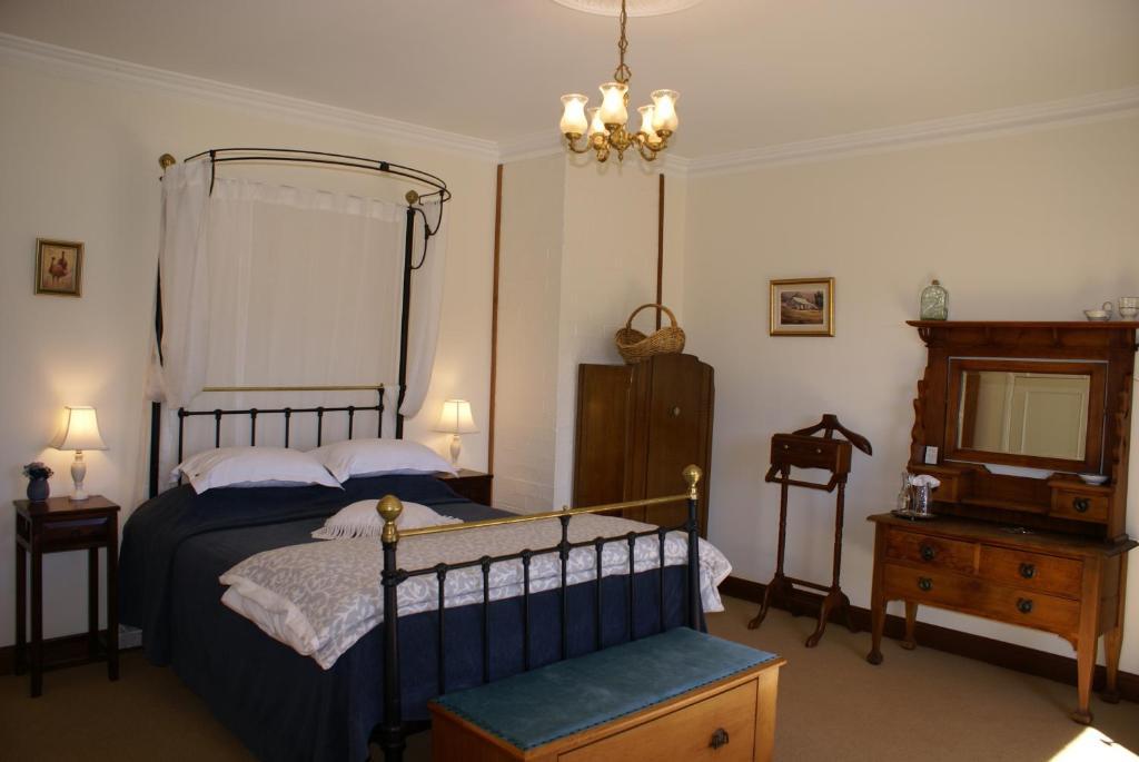 Ginninderry Homestead 4*