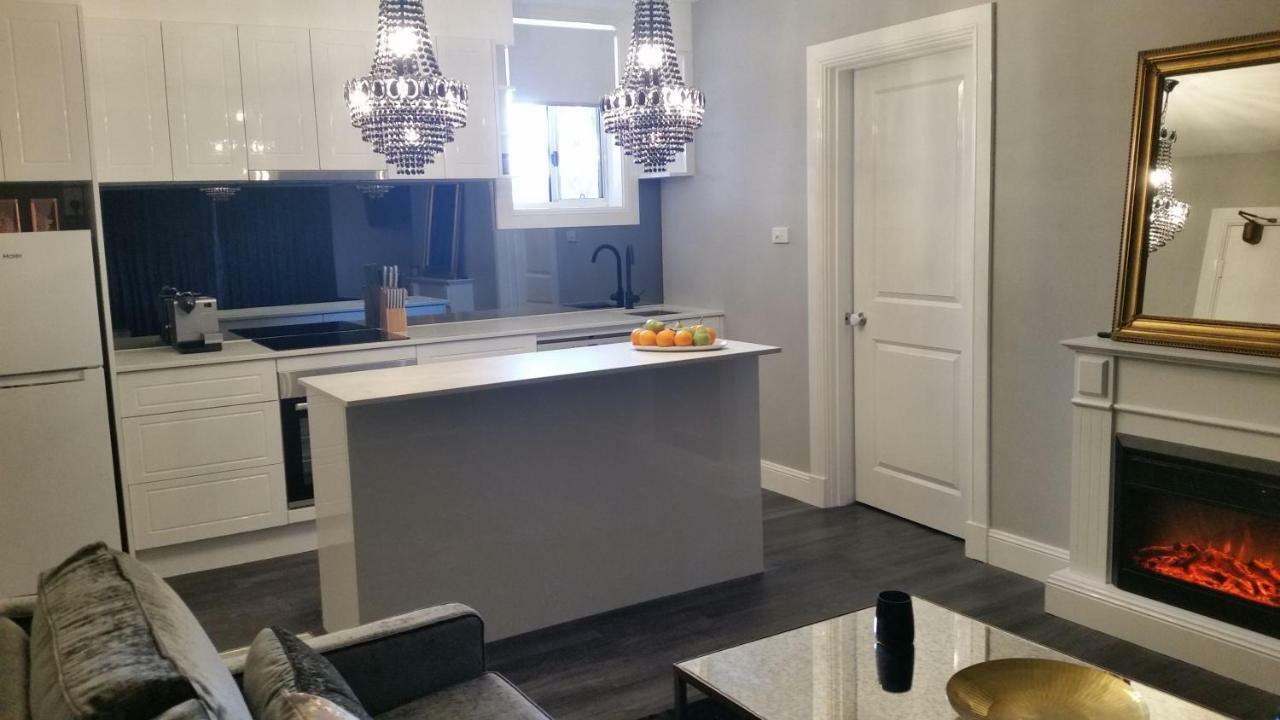 Life Apartment-full Kitchen & Separate Bedroom *