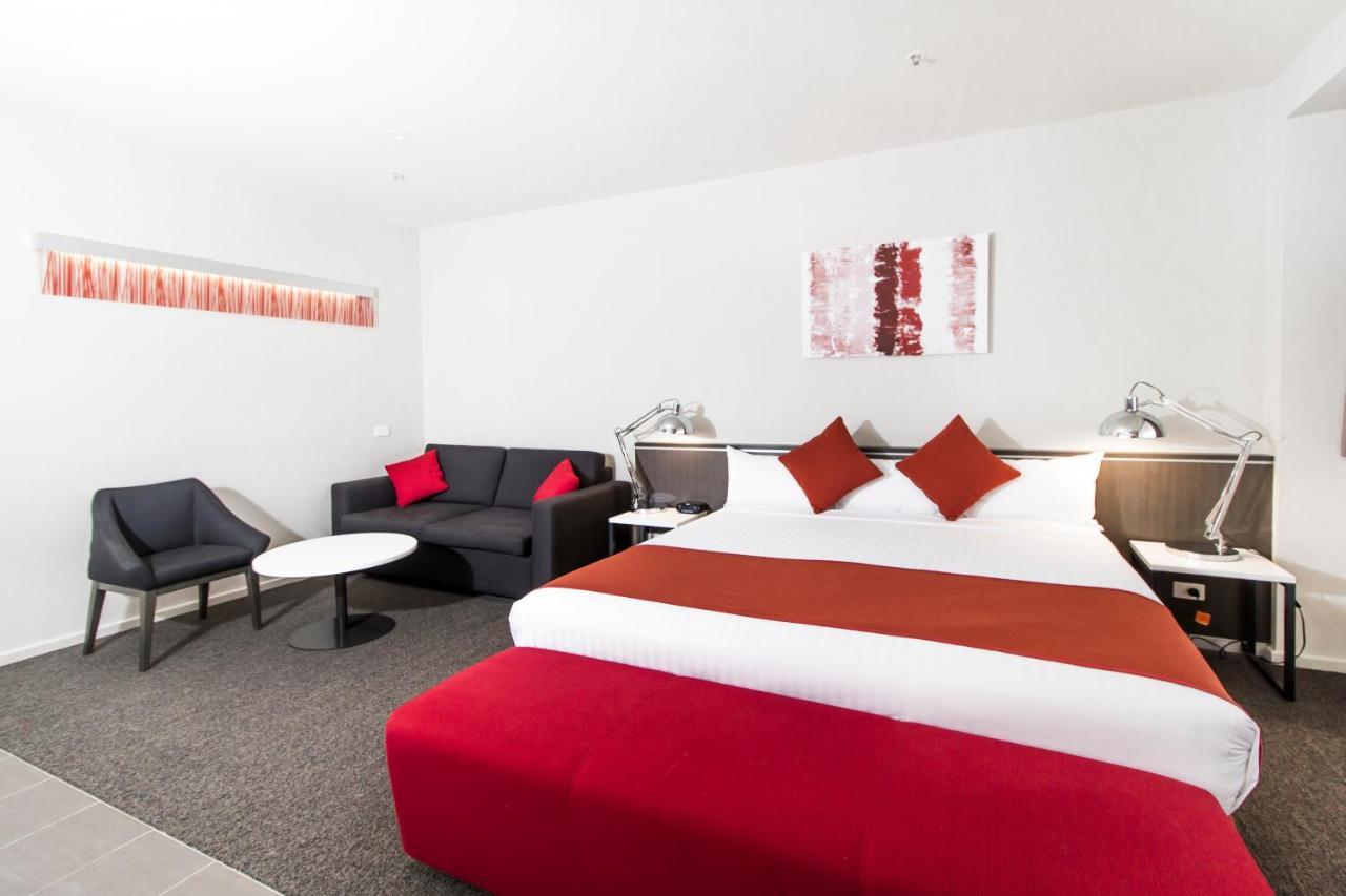 Aparthotel Abode Woden 4*