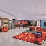 Adina Serviced Apartments Canberra James Court
