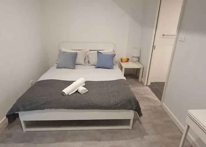 One-Bedroom Apartment In The Heart Of The City
