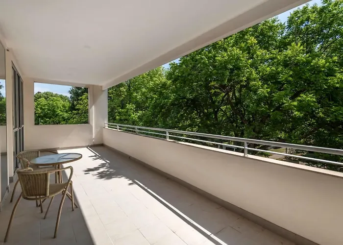 Quiet Apartment In Braddon Act