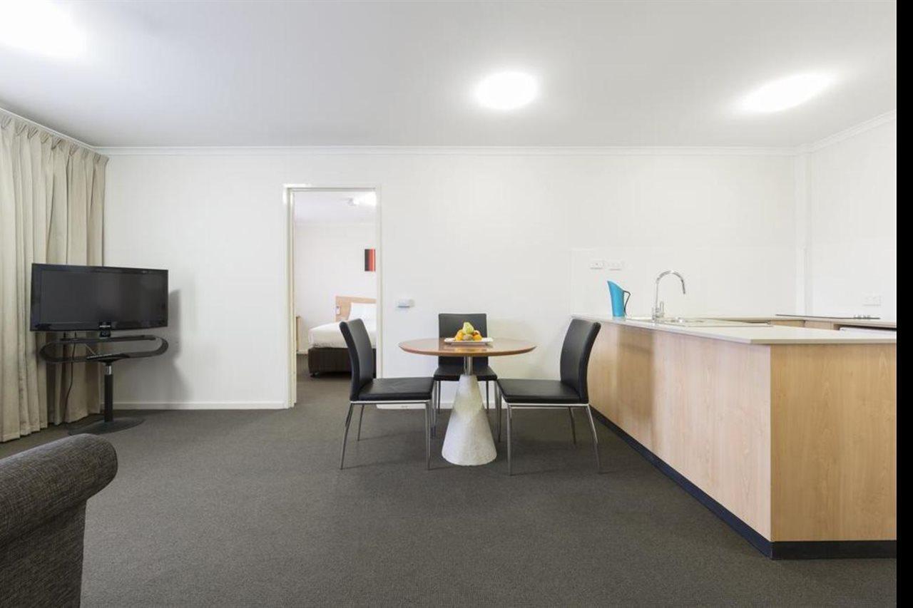 Ramada Encore By Wyndham Belconnen Hotel