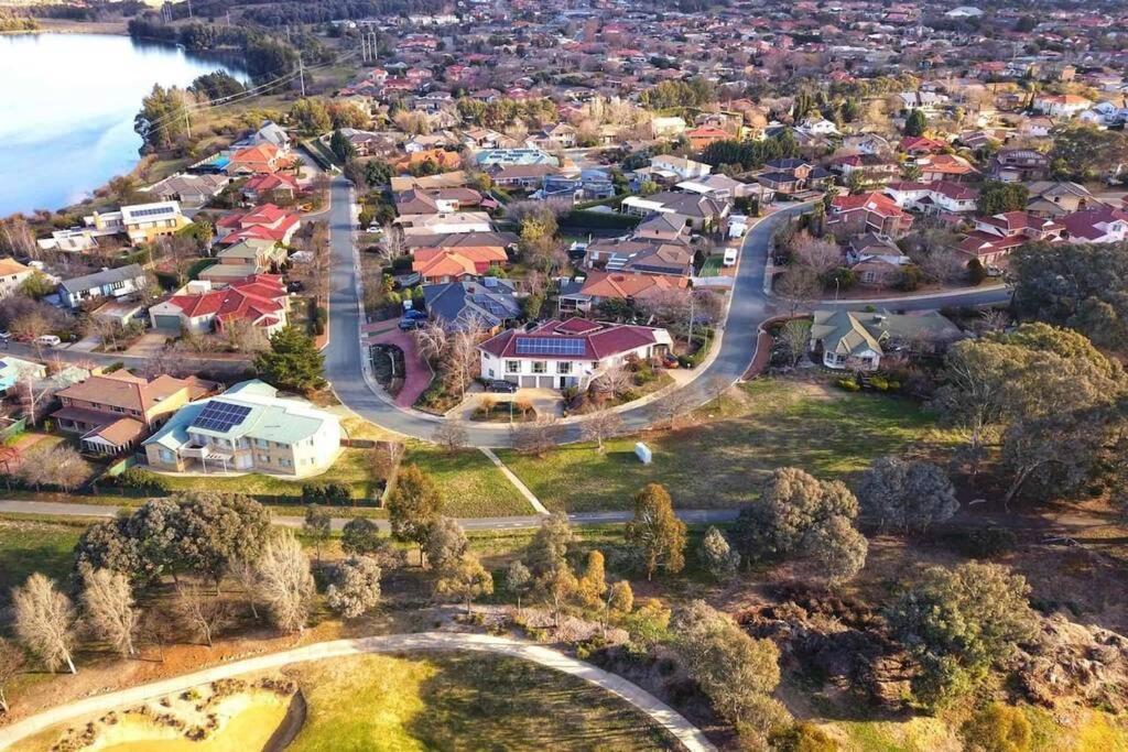 Holiday home Sweet By The Golf Course Canberra