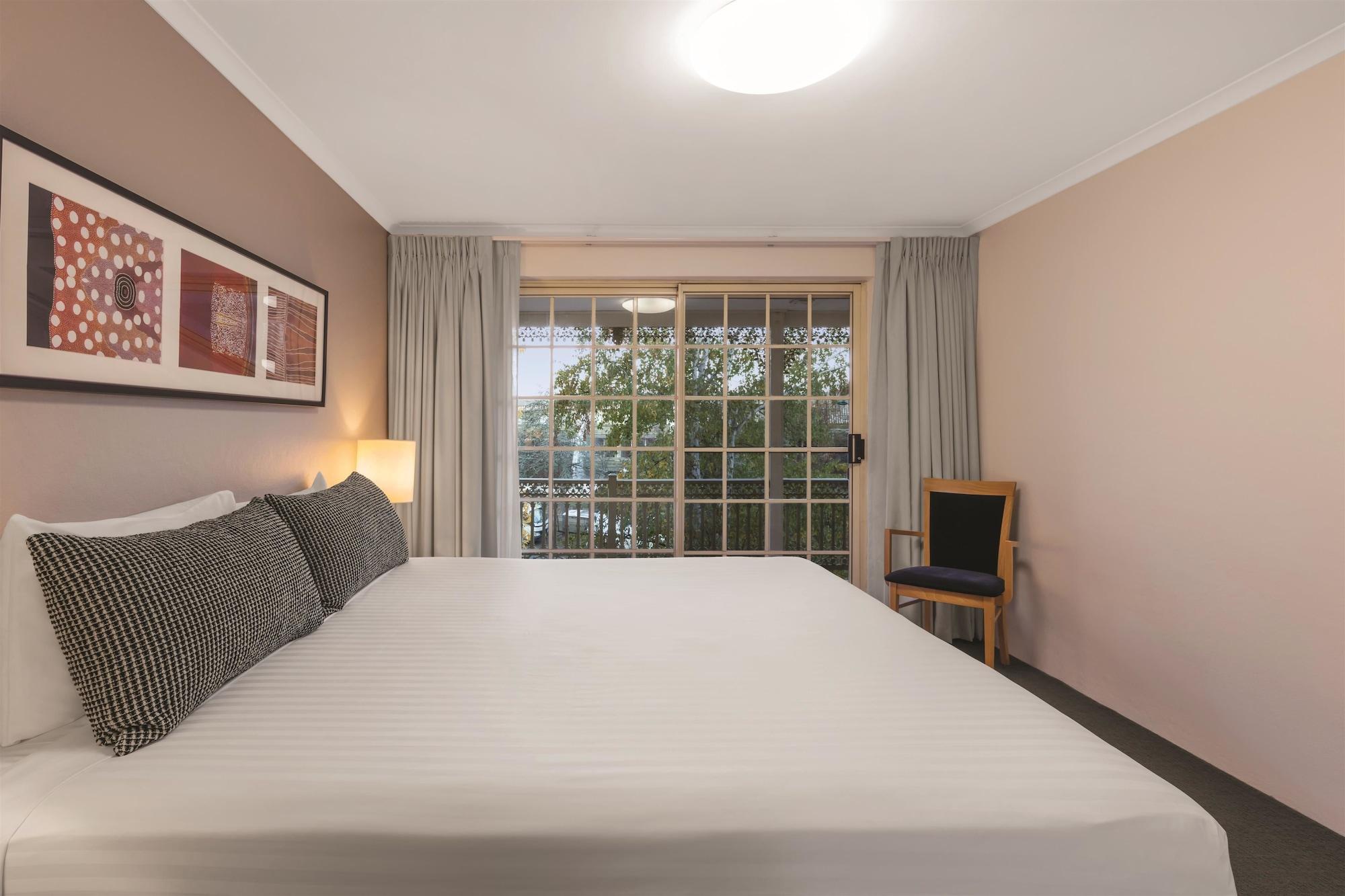 Adina Serviced Kingston Aparthotel