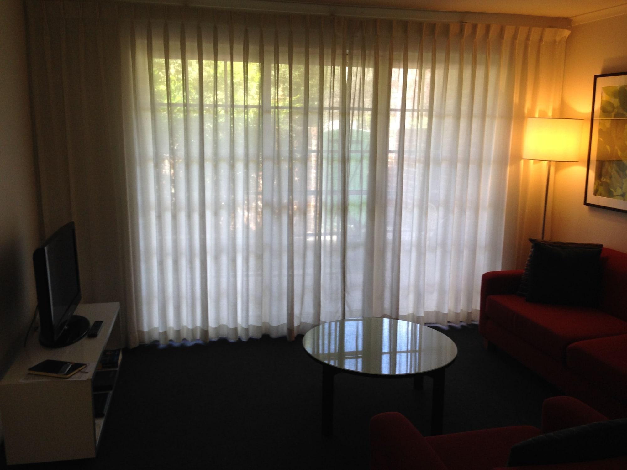 Adina Serviced Kingston 3*